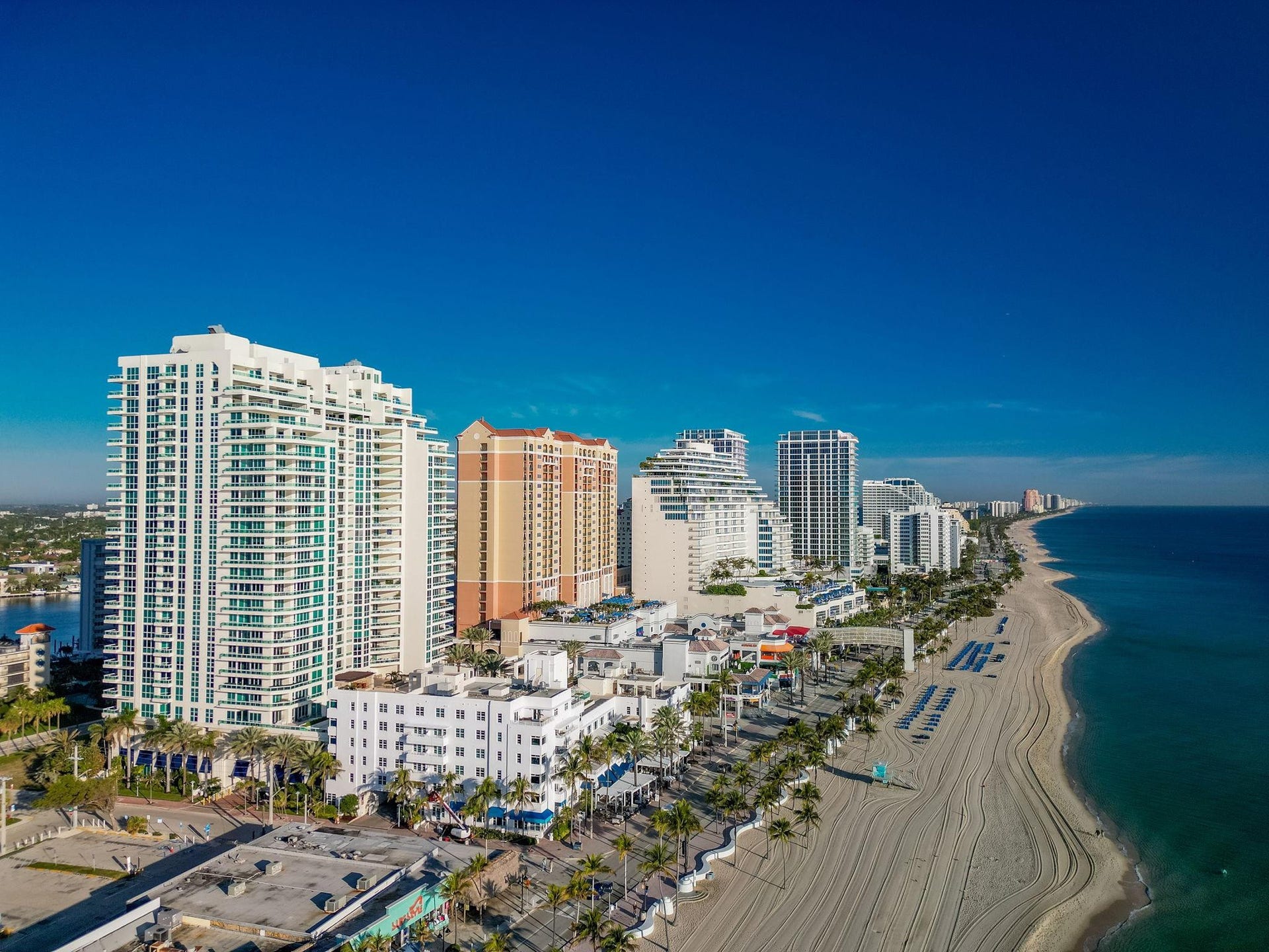 Las Olas Beach Club