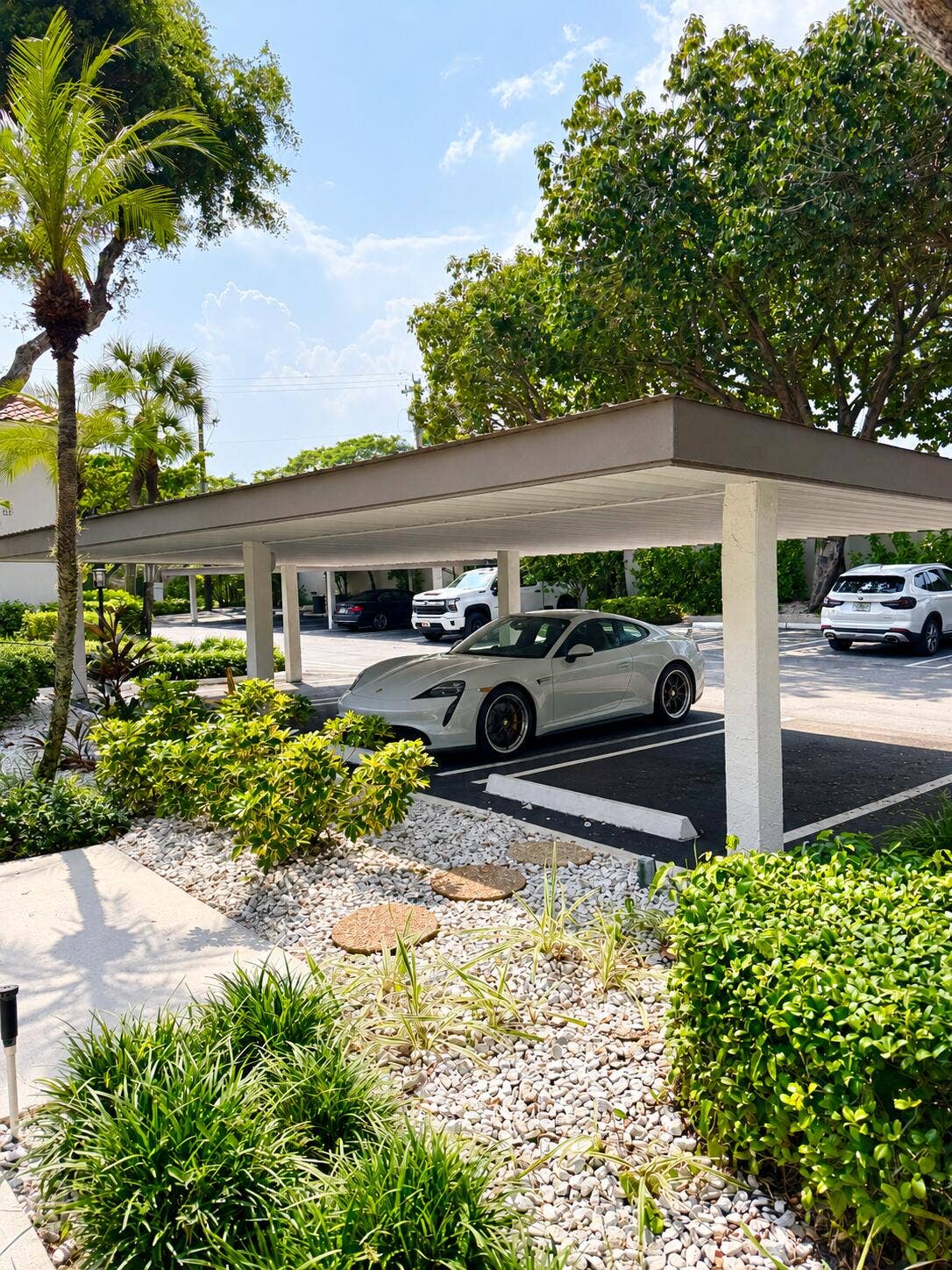 Sunny Tropical Condo Carport with Sports