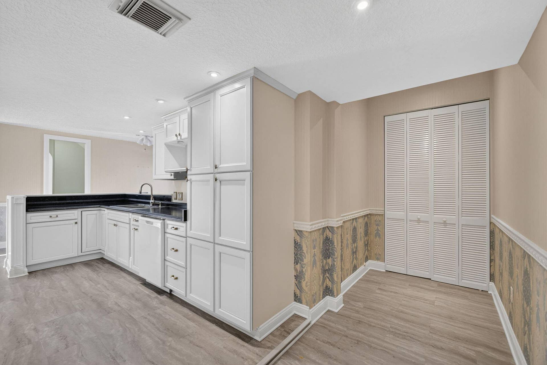 10248 Heronwood Lane, West Palm Beach, FL 33412 Guest Suite