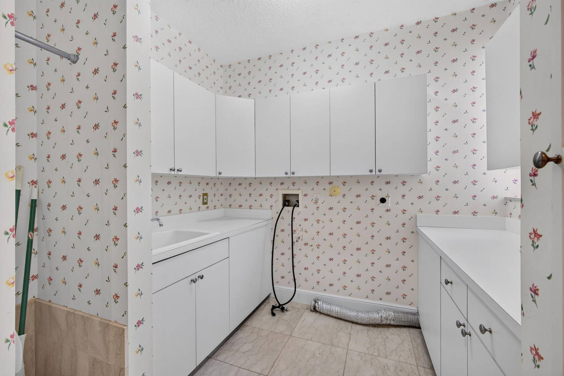 10248 Heronwood Lane, West Palm Beach, FL 33412 Laundry