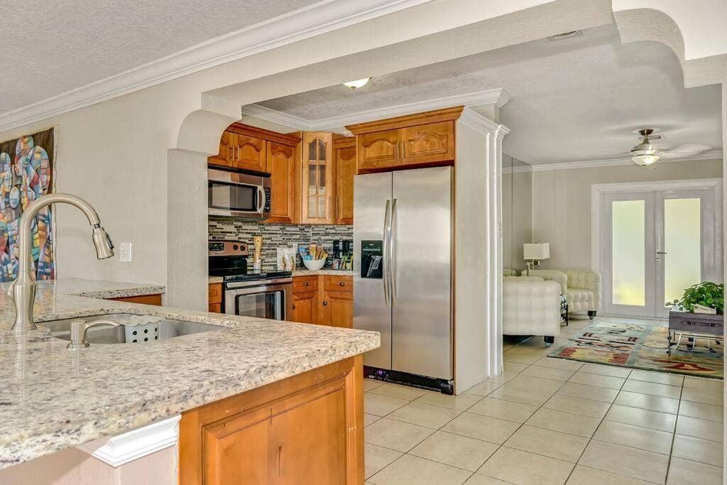 3321 SW 32ND Avenue, West Park, FL 33023 Kitchen