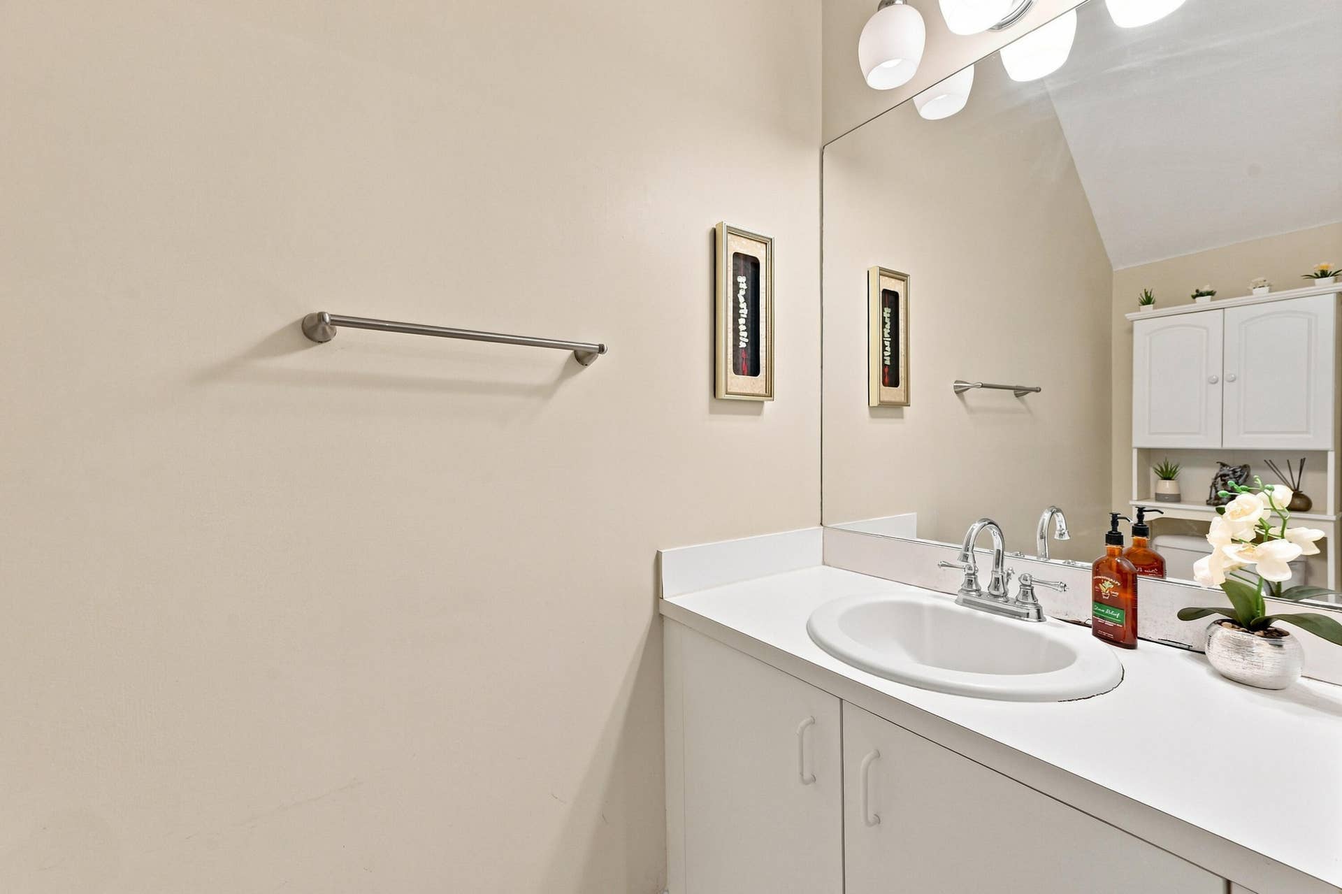 1/2 bath downstairs
