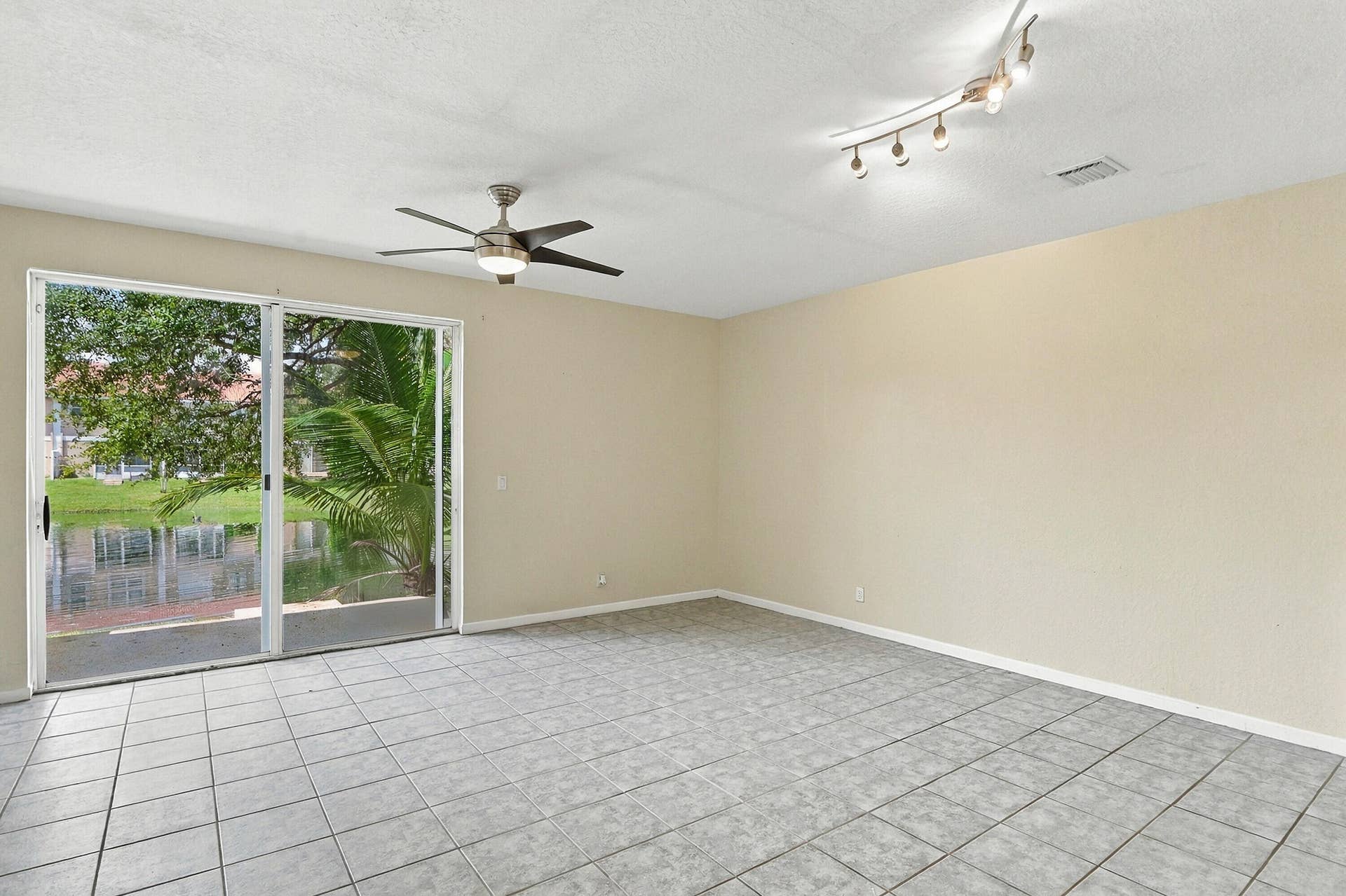 Living/TV Room