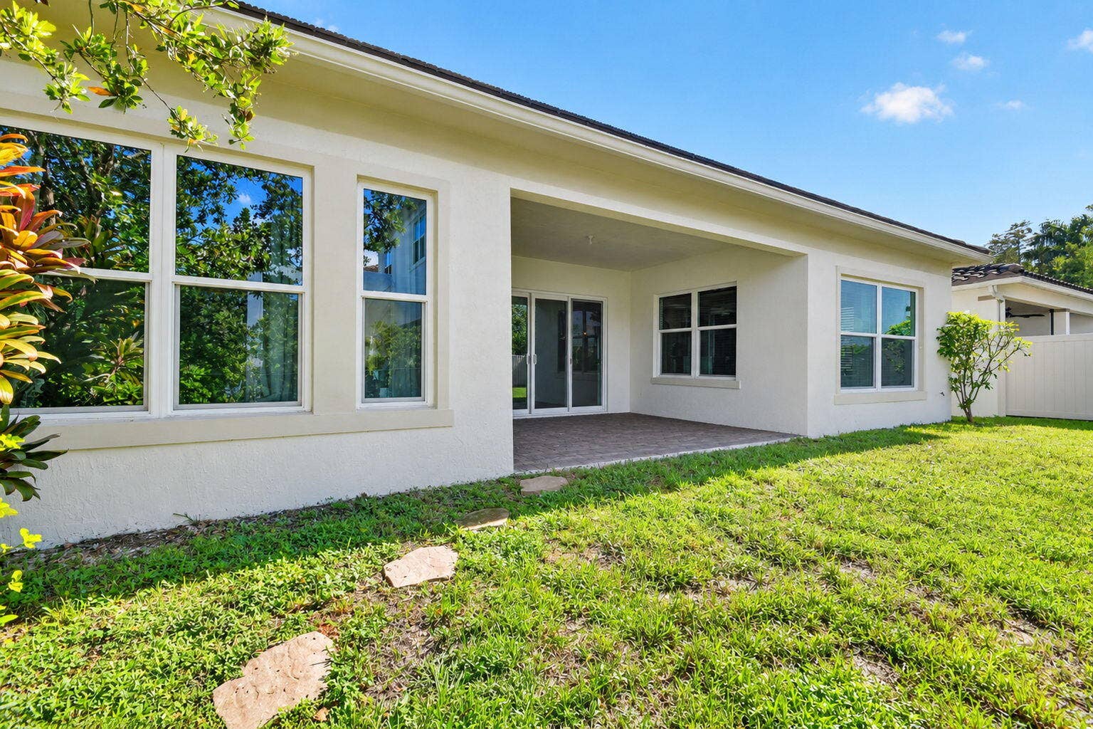 9228 Greenspire Lane, Lake Worth, FL 33467 50-web-or-mls-furniture removed (3)