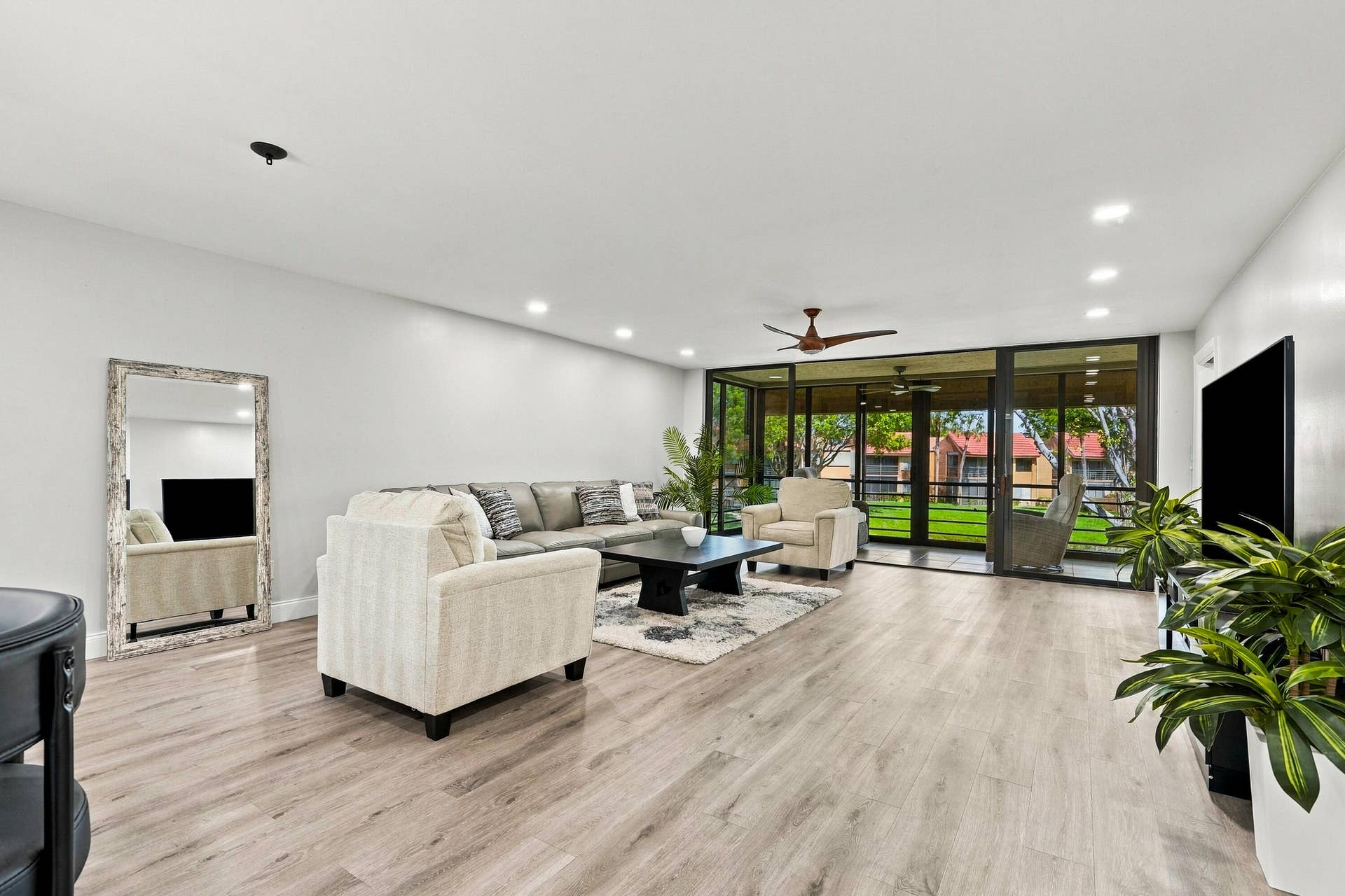 11172 GREEN LAKE Drive, #203, Boynton Beach, FL 33437 02_dsc05986_with_tv