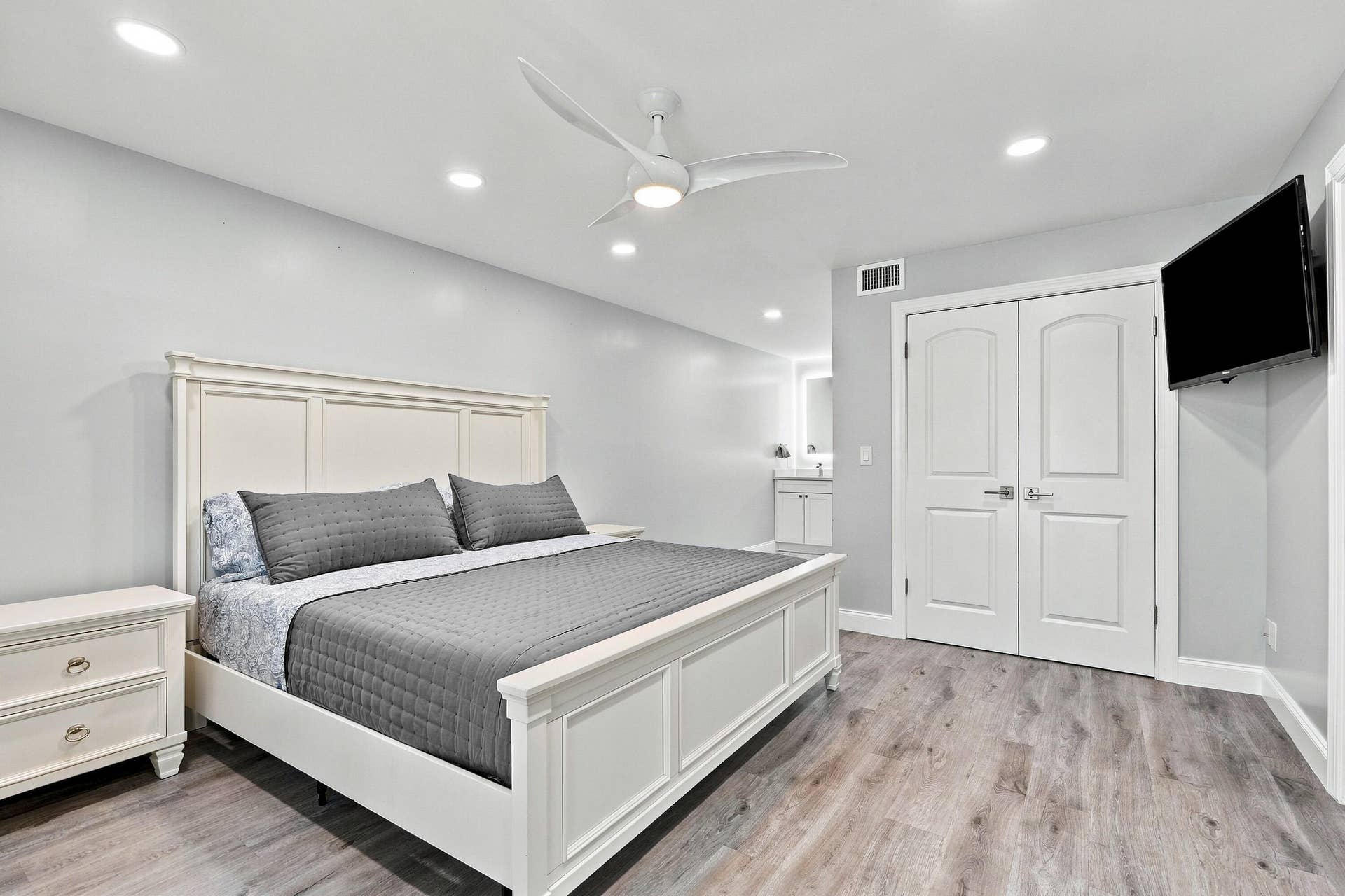11172 GREEN LAKE Drive, #203, Boynton Beach, FL 33437 07_dsc06036_with_tv
