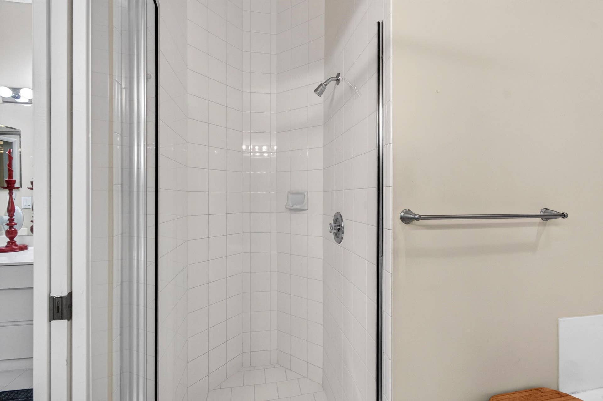 8284 WATERLINE Drive, #105, Boynton Beach, FL 33472 MASTER BATH