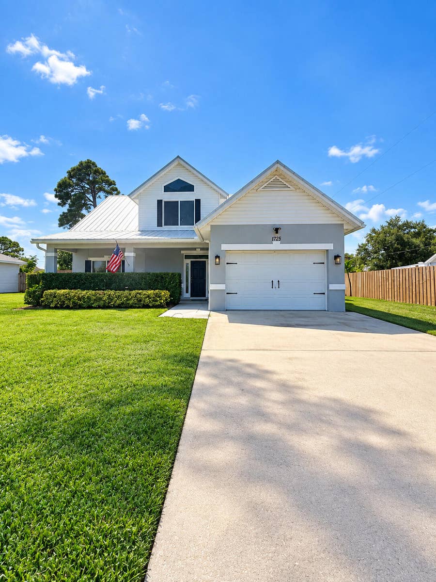 Property photo for 1725 8th Avenue SW, Vero Beach, FL