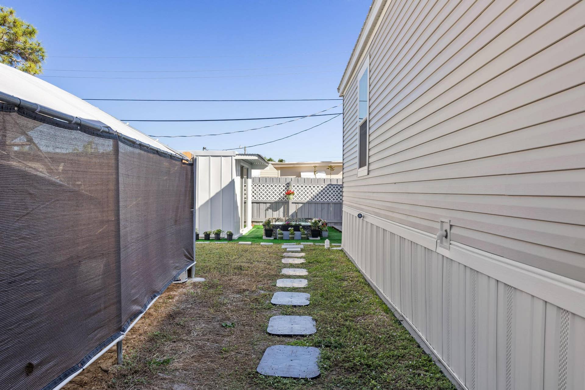 8948 Oak Street, Boynton Beach, FL 33436 35-Side-Yard