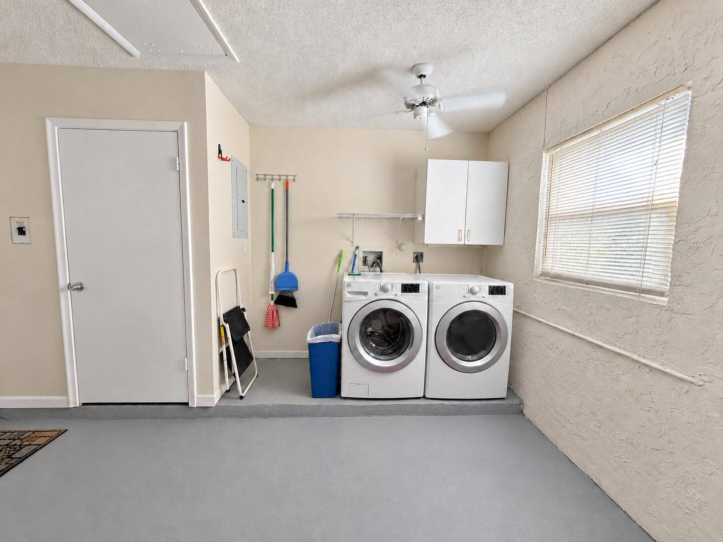 Rug-free laundry room with seamless gray