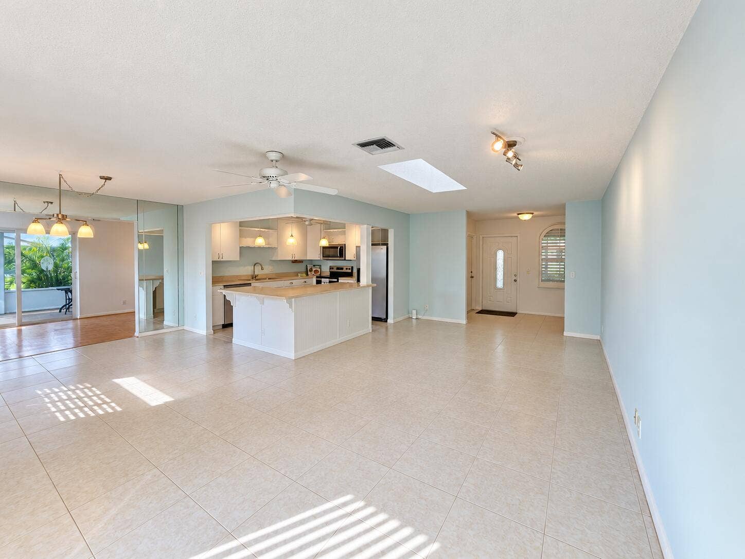 Bright open-plan living and kitchen