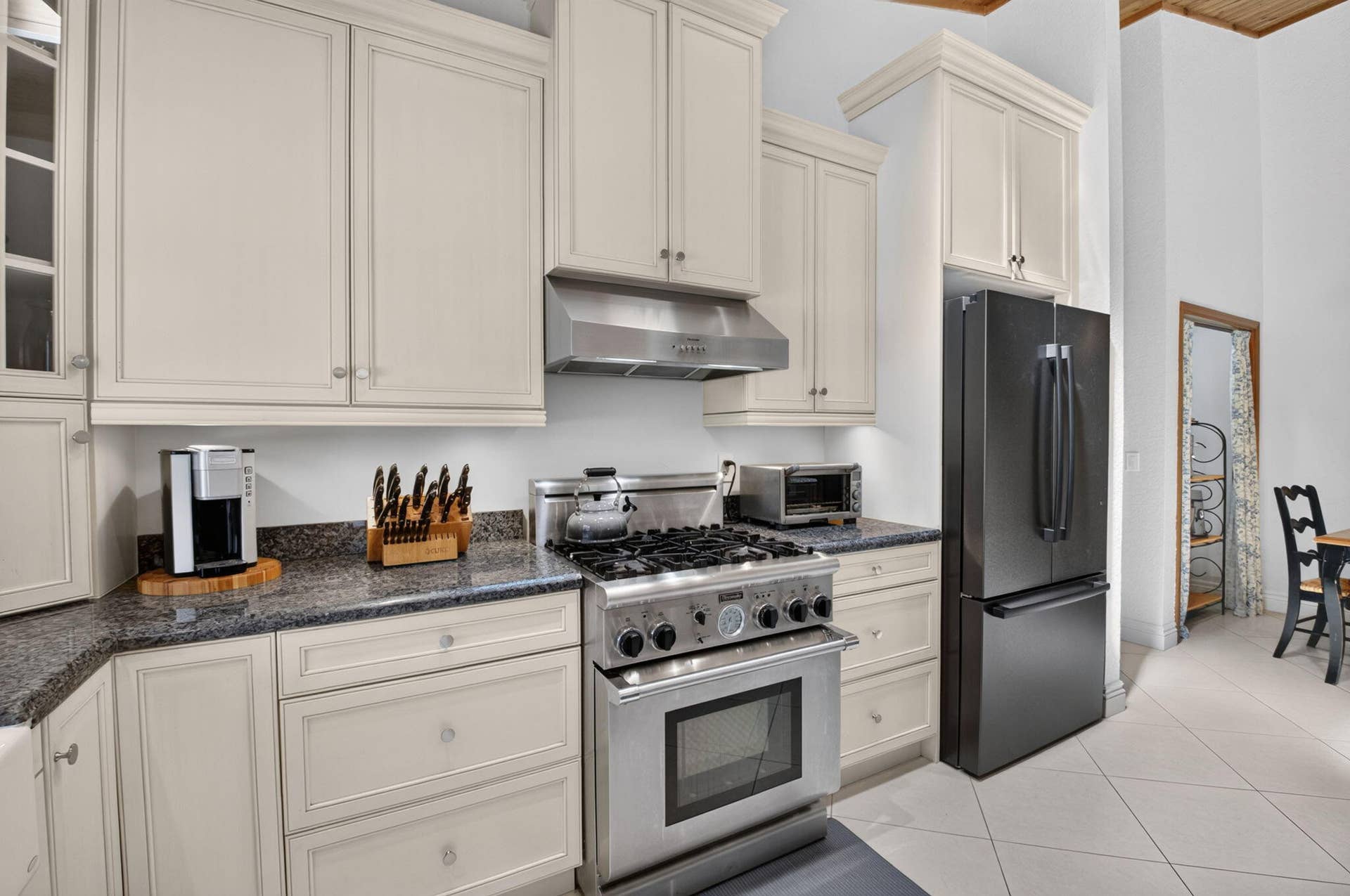 Thermador gas stove, electric oven