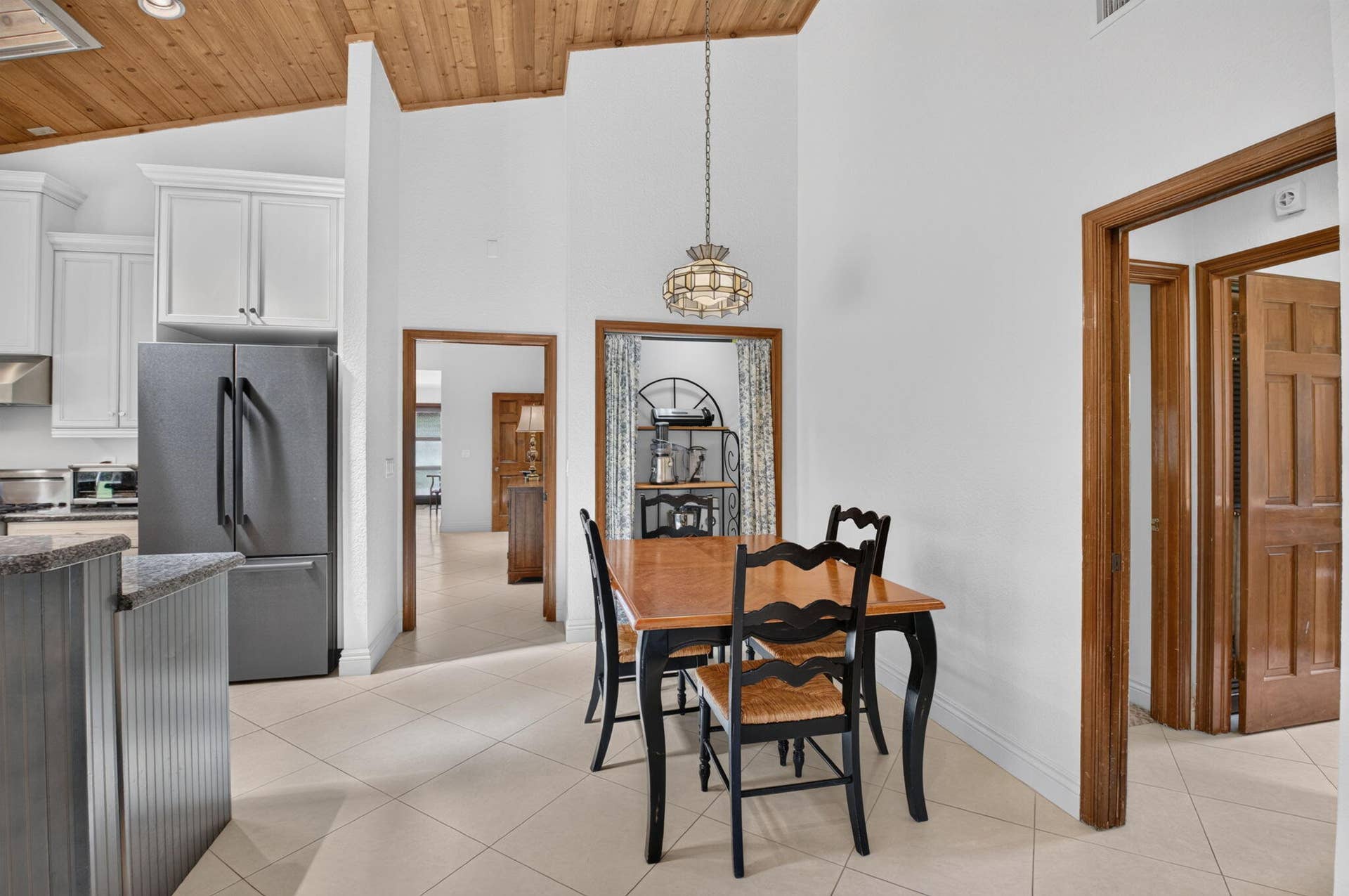 Eat-in-kitchen and pantry