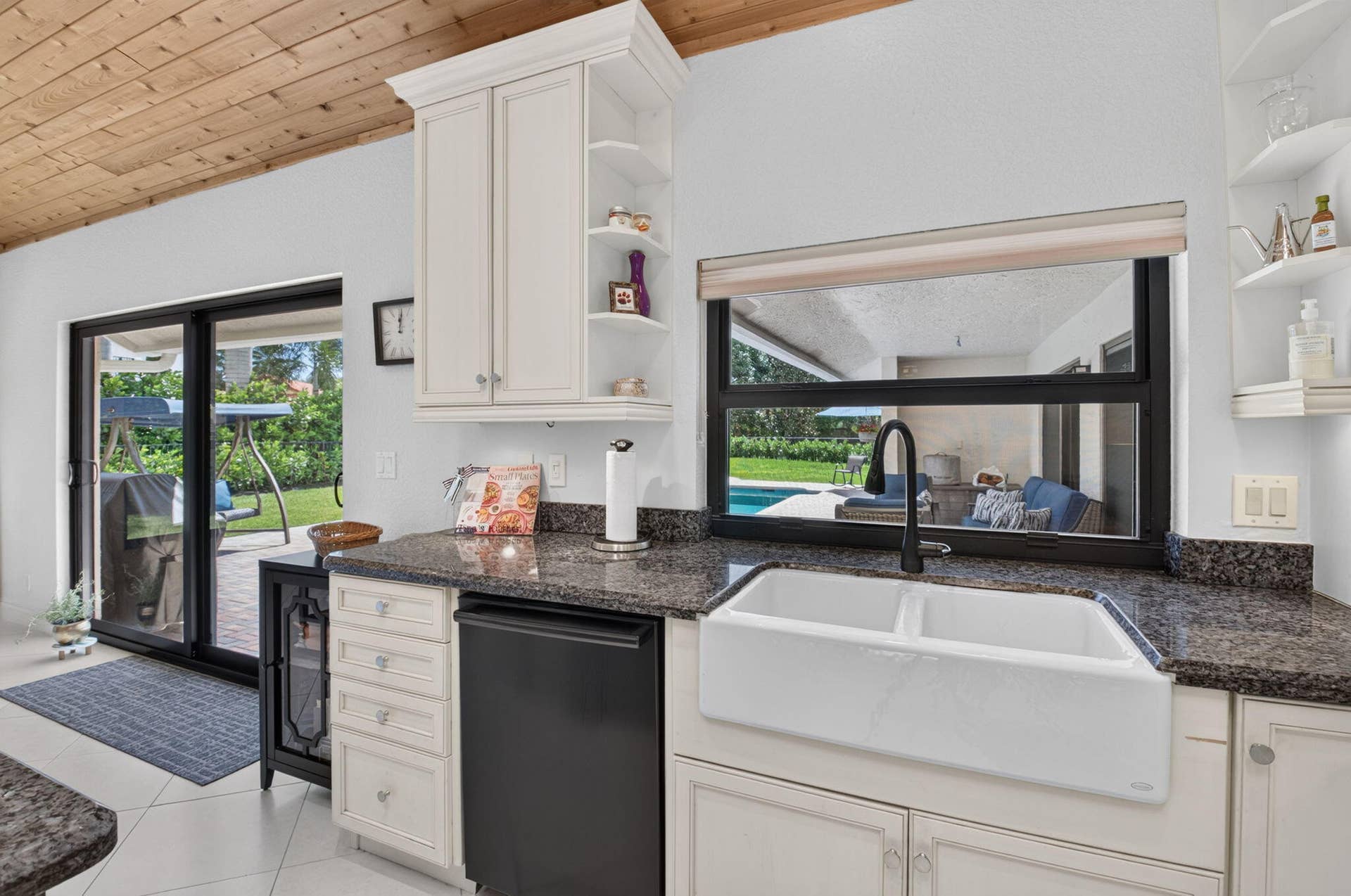 Large farmhouse sink