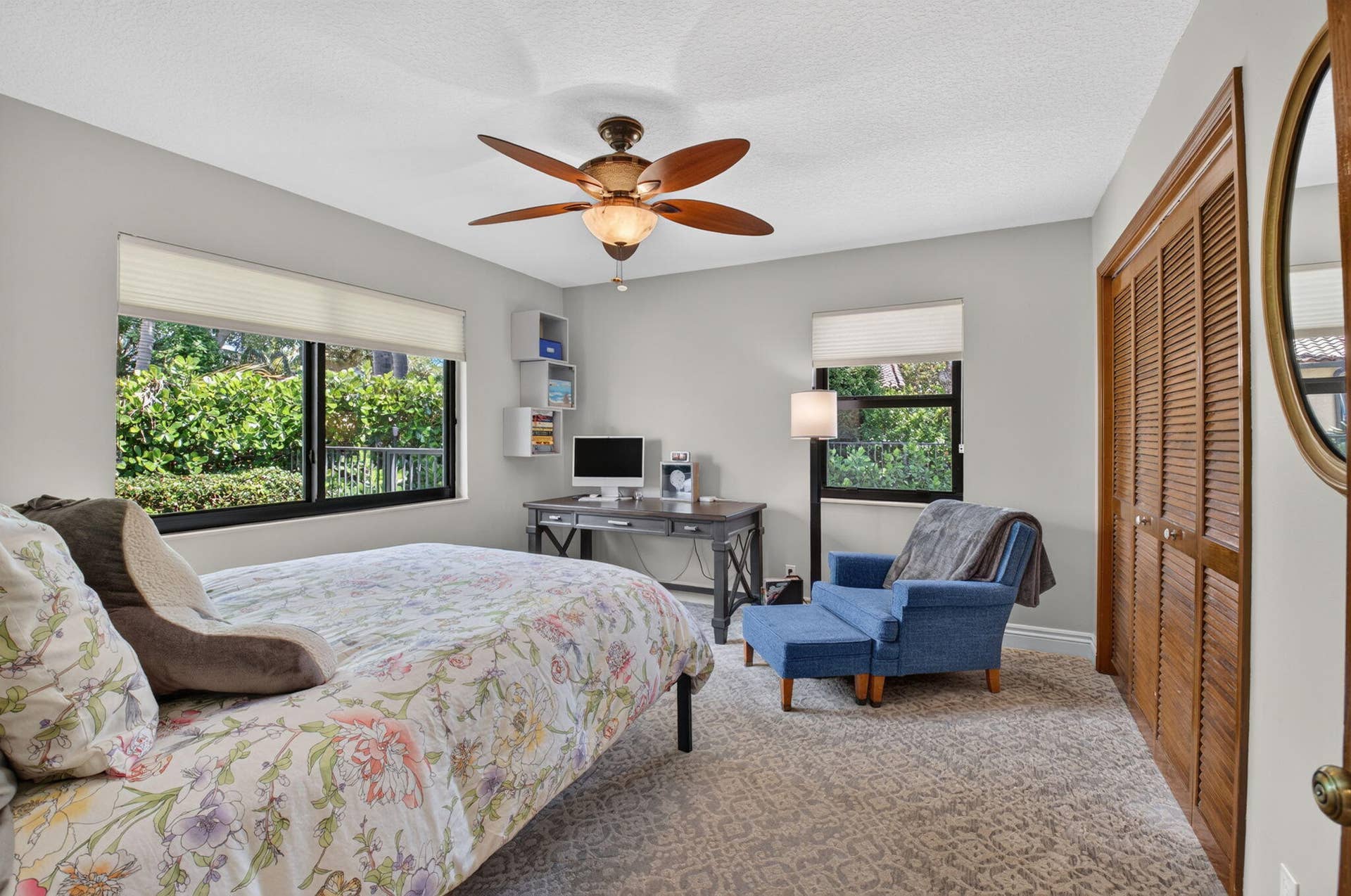 Guest bedroom 3 with luxury carpet