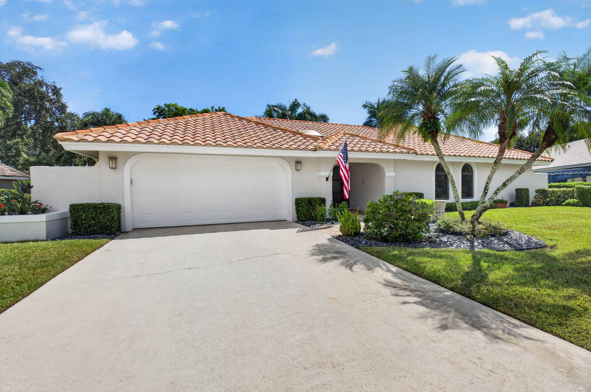 4/3.5 with a 2 car garage