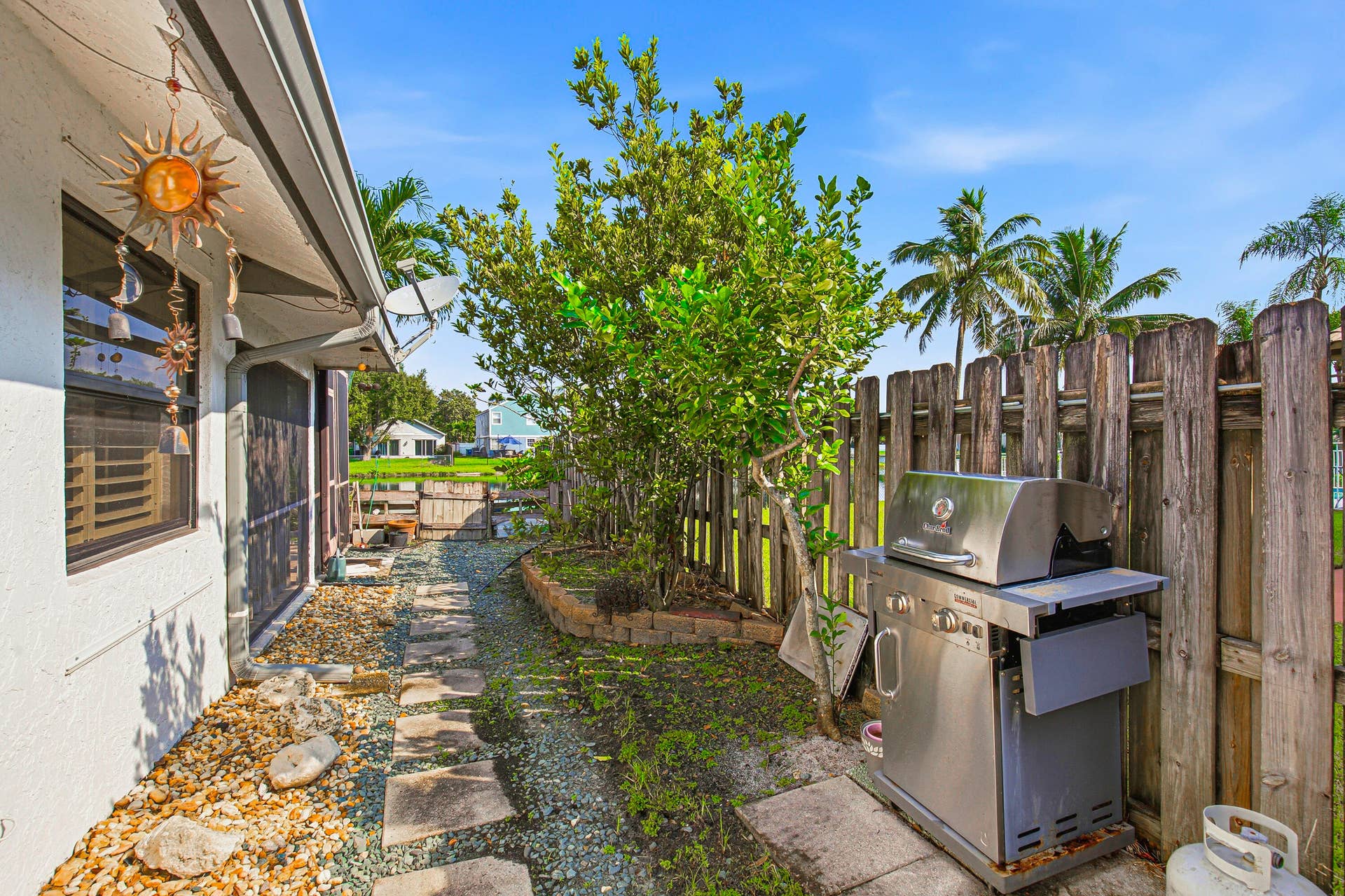 501 Lakeside Circle, Sunrise, FL 33326 Front Home-Side Entrance