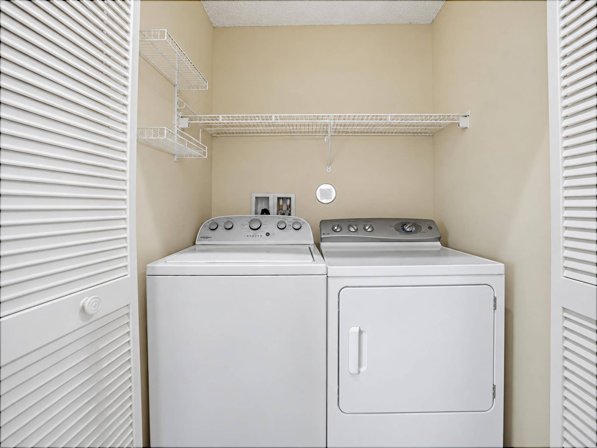 501 Lakeside Circle, Sunrise, FL 33326 Laundry