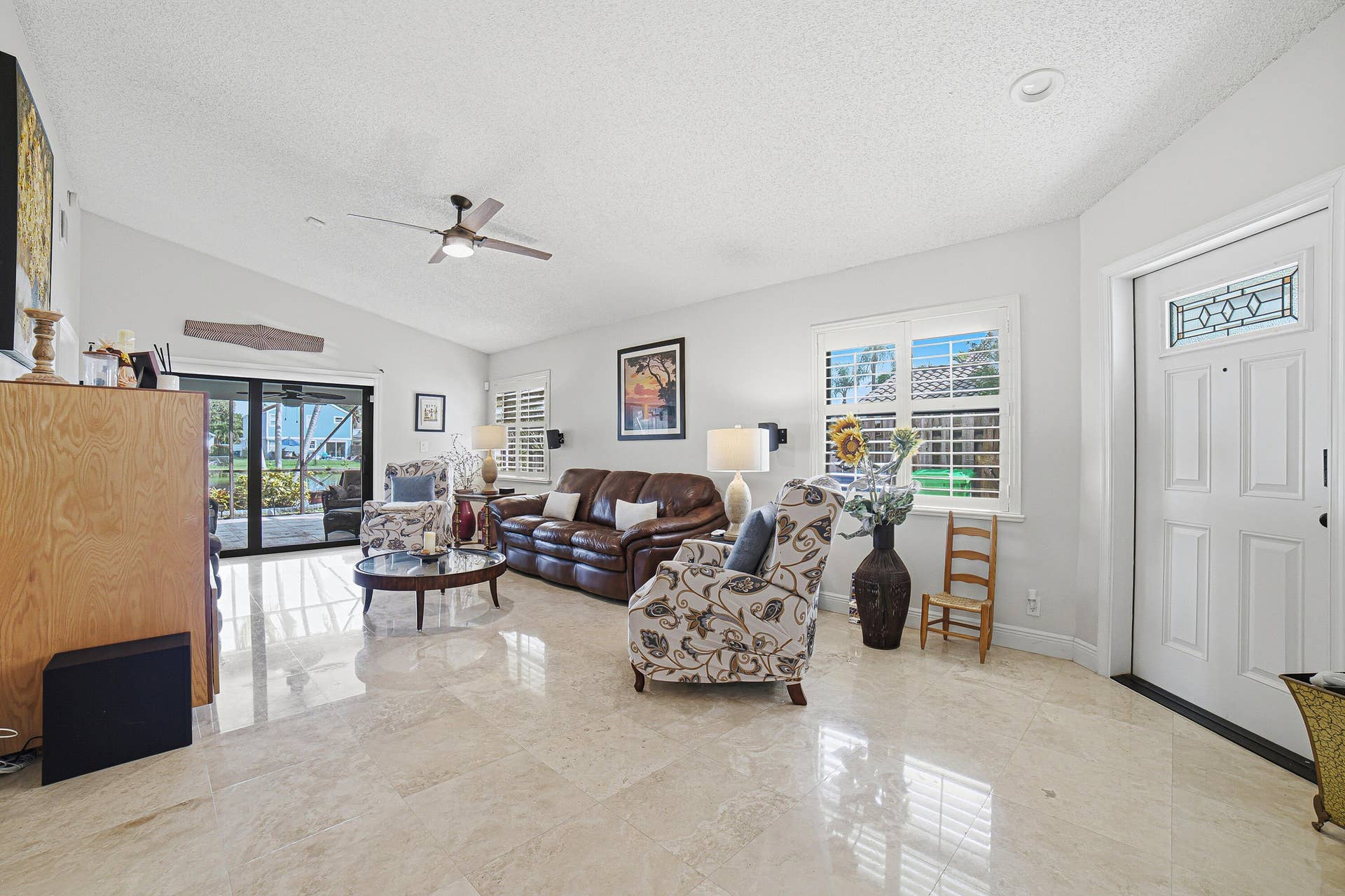 501 Lakeside Circle, Sunrise, FL 33326 Livingroom