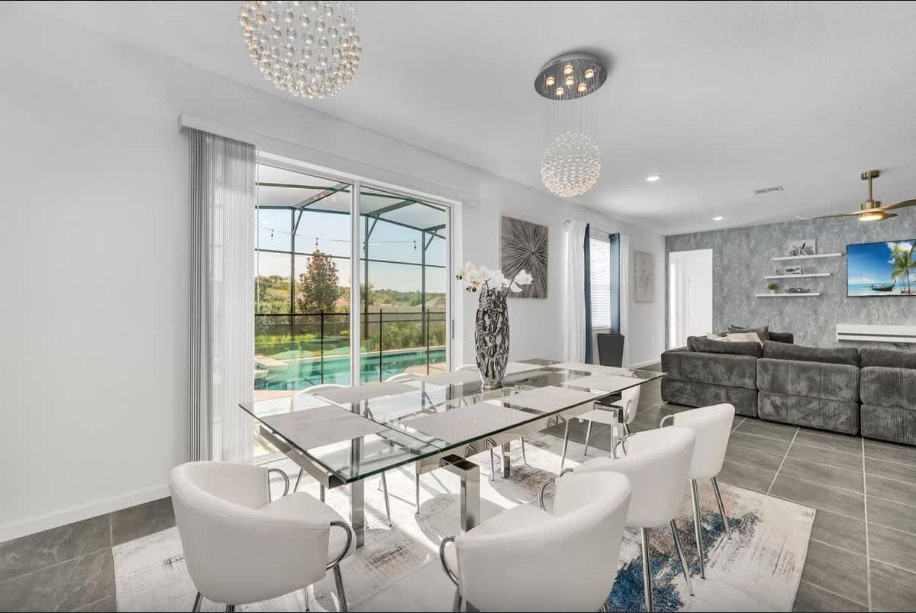 Dining Pool View