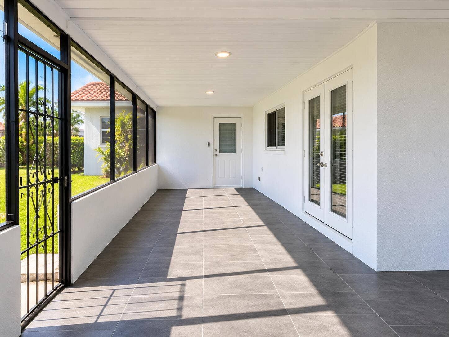 266 SW 12TH Street, Boca Raton, Boca Raton, FL 33432 Bright Modern Screened-In Lanai