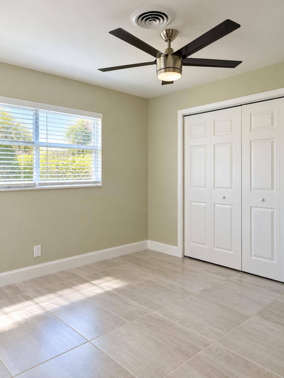 266 SW 12TH Street, Boca Raton, Boca Raton, FL 33432 bed guest