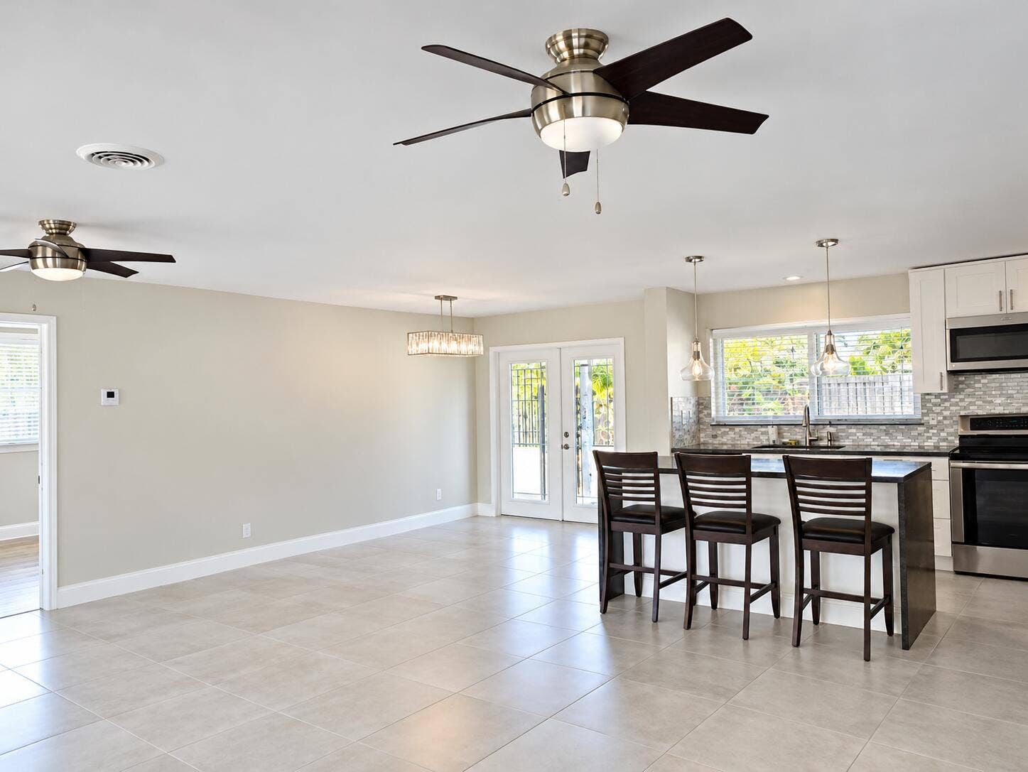266 SW 12TH Street, Boca Raton, Boca Raton, FL 33432 Bright Modern Open-Concept Interior