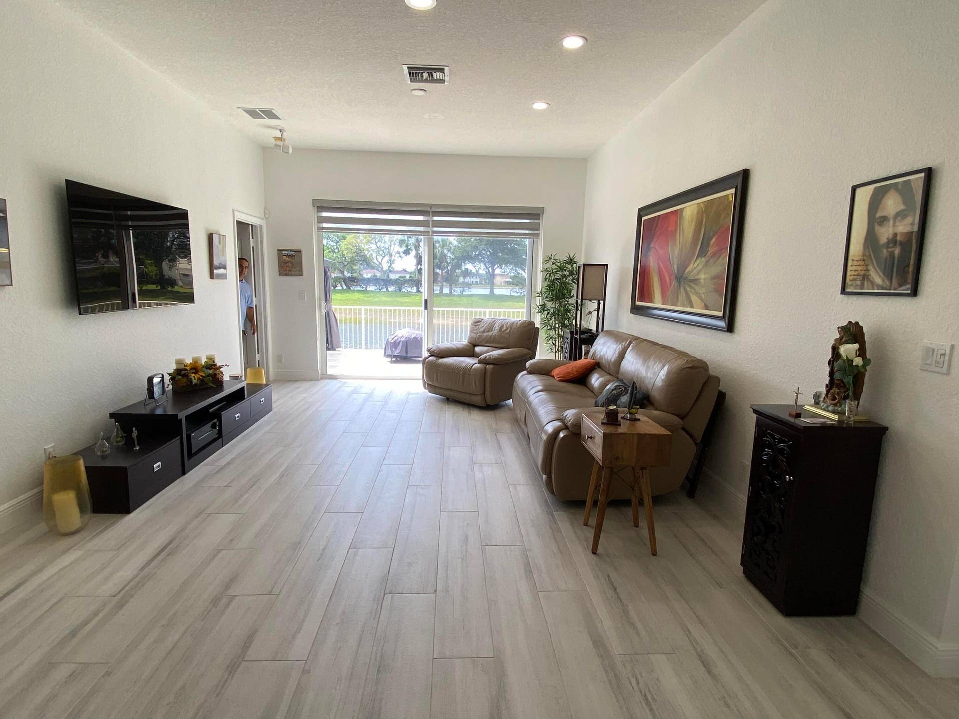 325 Berenger Walk, Royal Palm Beach, FL 33414 Living room
