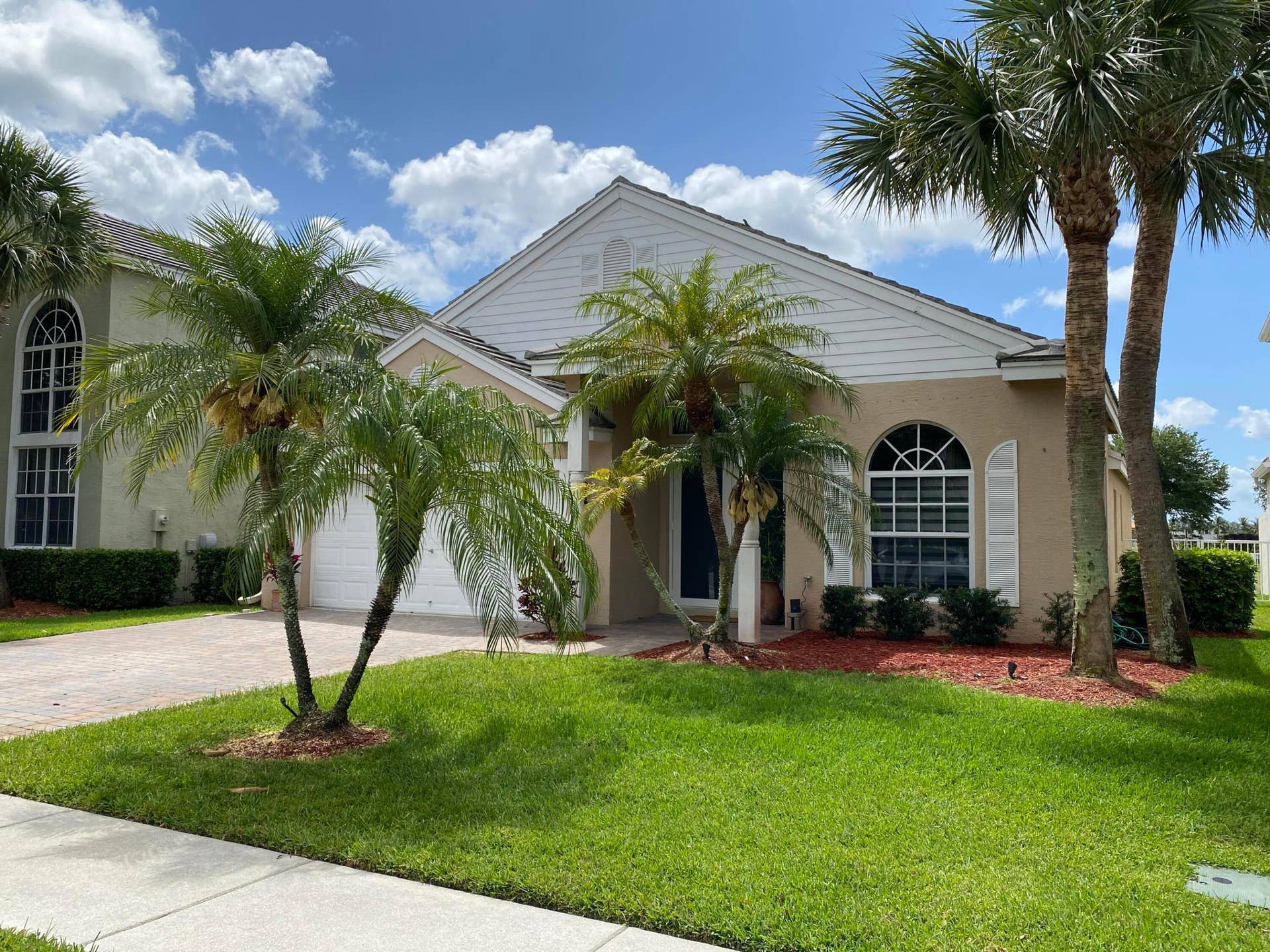 325 Berenger Walk, Royal Palm Beach, FL 33414 EC3022EA-162B-4C3B-B8CA-084E693B6FA9