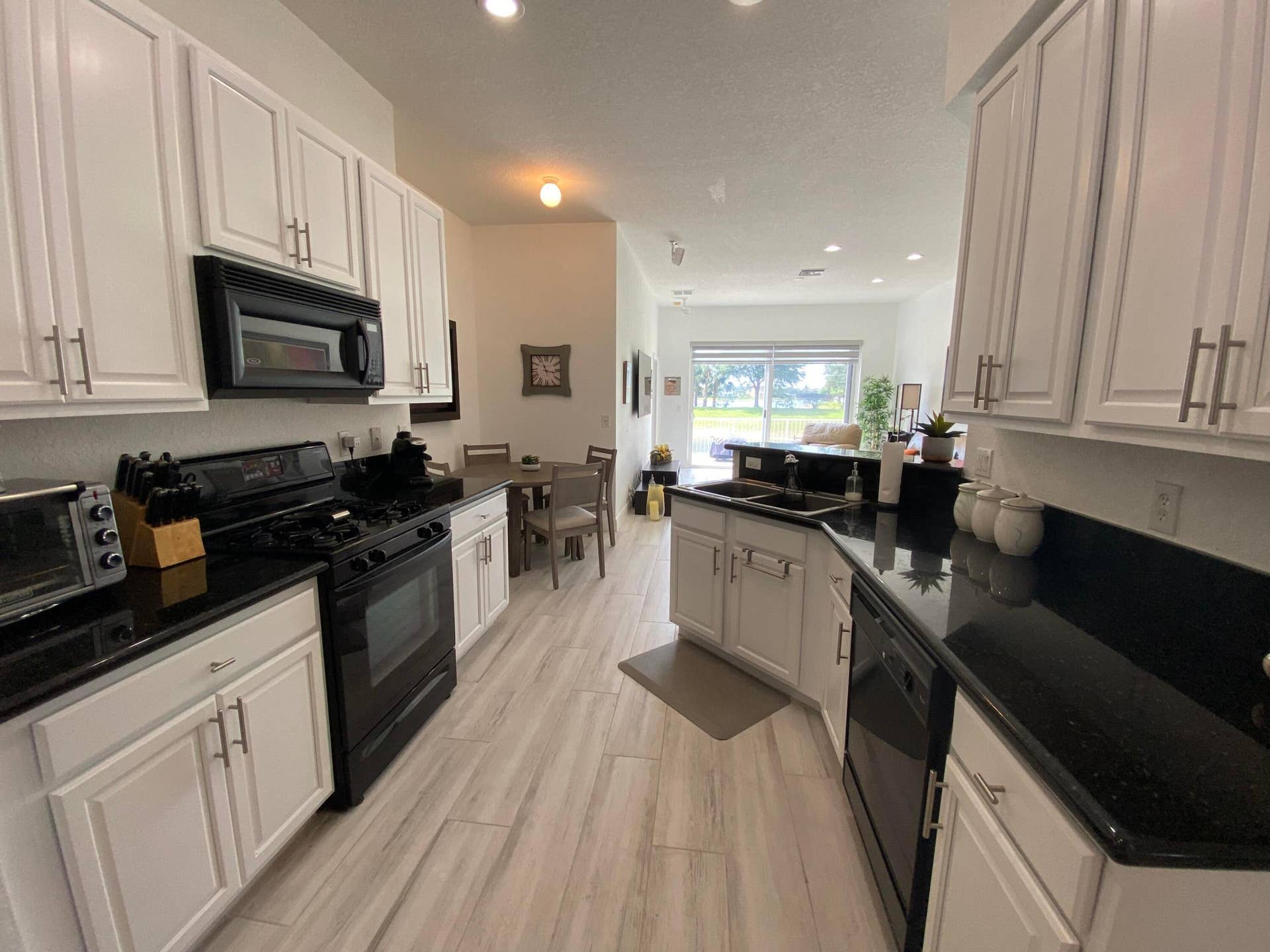 325 Berenger Walk, Royal Palm Beach, FL 33414 Kitchen