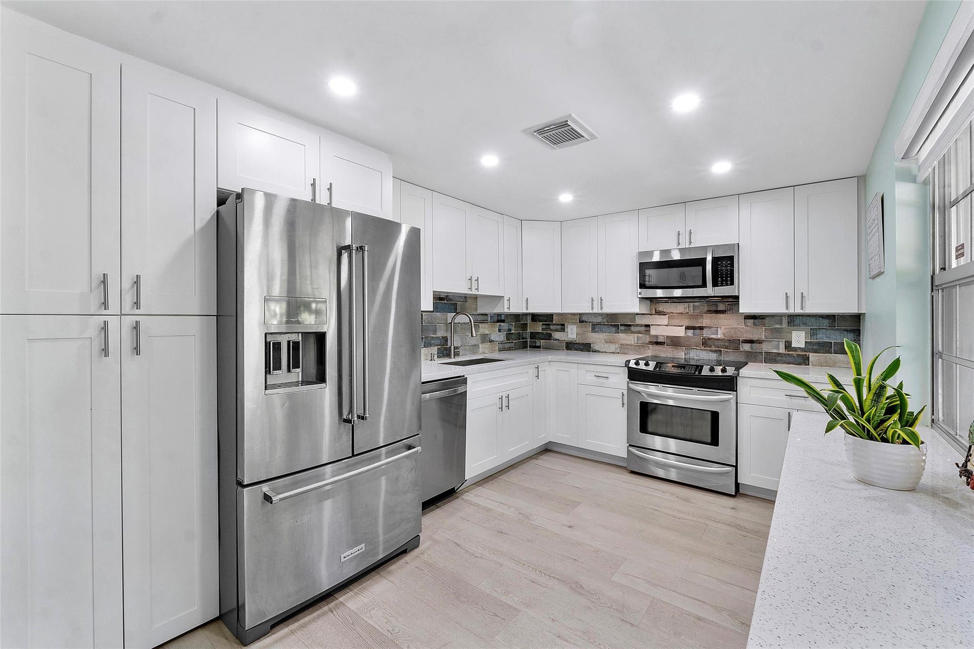 4261 W Palm Aire Drive, Pompano Beach, FL 33069 Photo 9