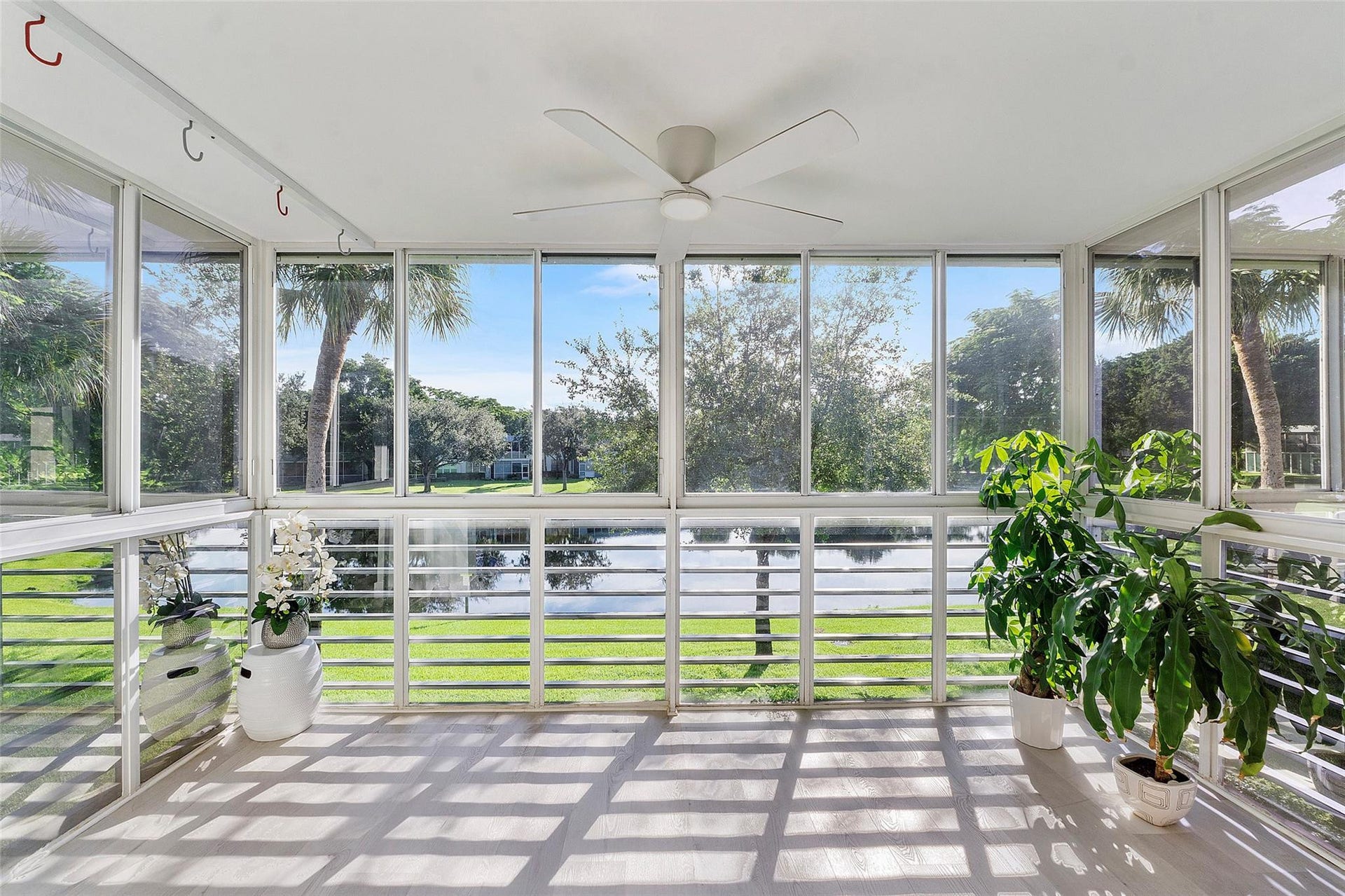 4261 W Palm Aire Drive, Pompano Beach, FL 33069 Photo 2