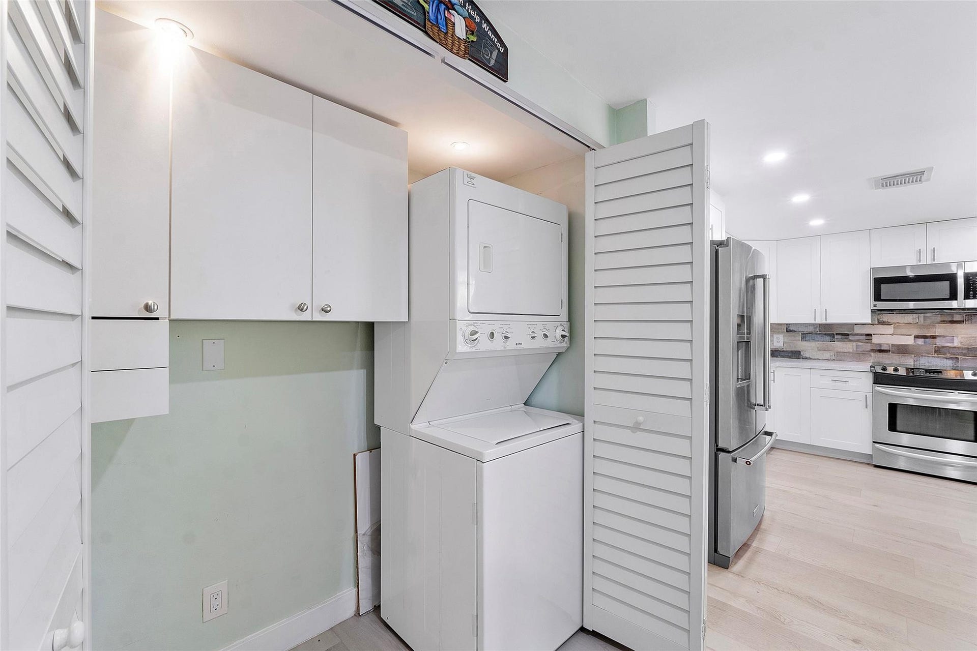 4261 W Palm Aire Drive, Pompano Beach, FL 33069 Photo 14