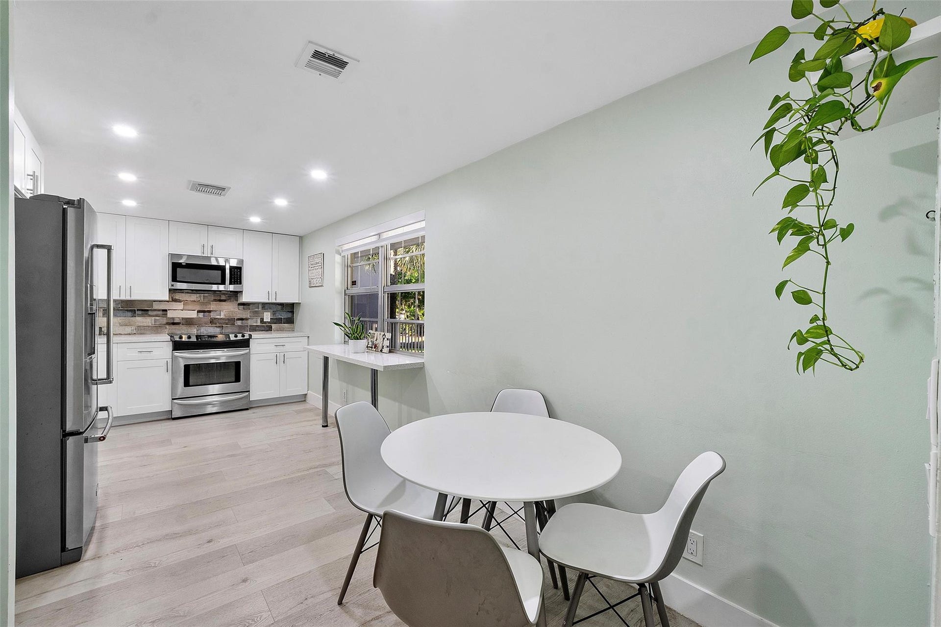 4261 W Palm Aire Drive, Pompano Beach, FL 33069 Photo 12