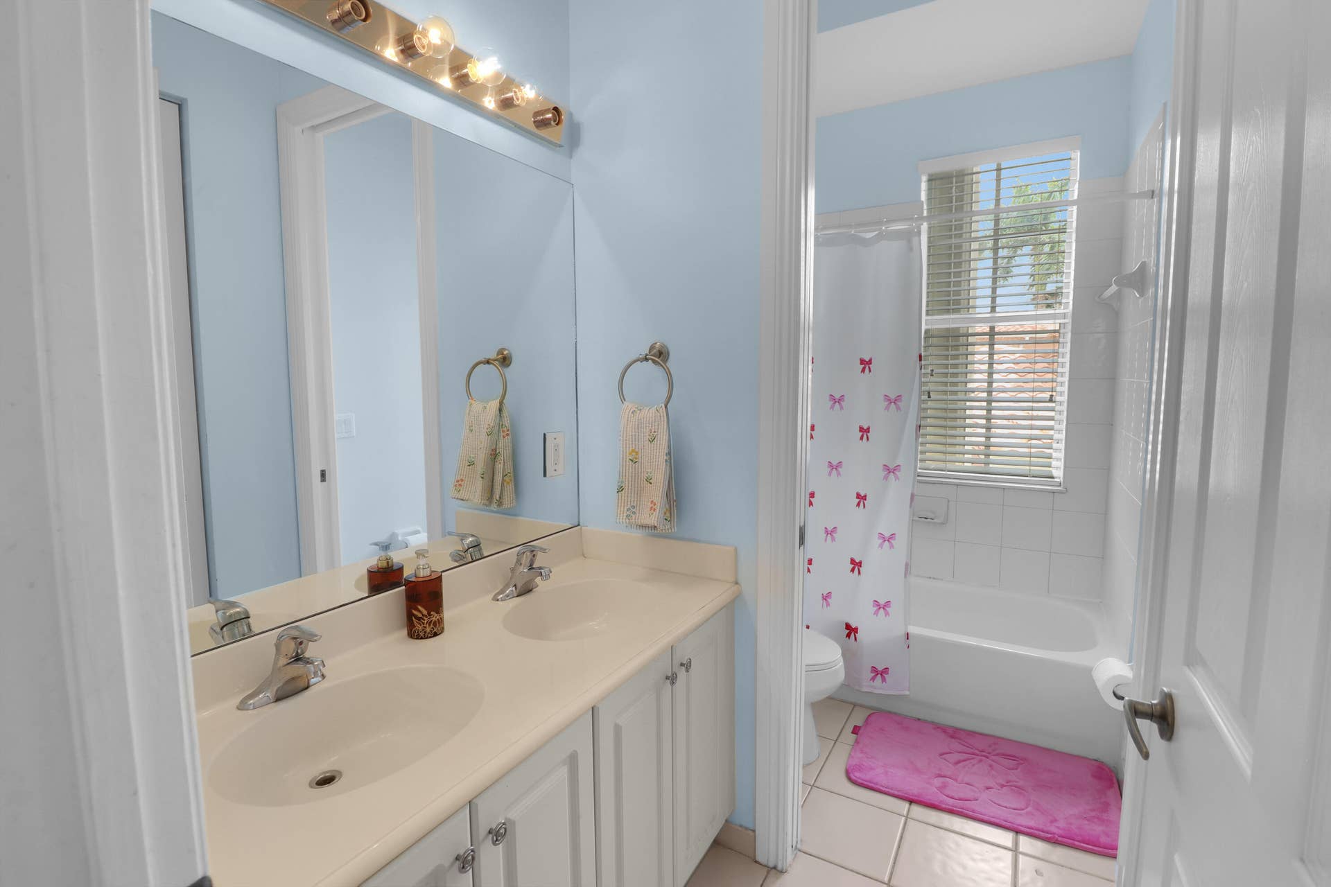 8217 NW 107th Terrace, Parkland, FL 33076 Upstairs Bathroom