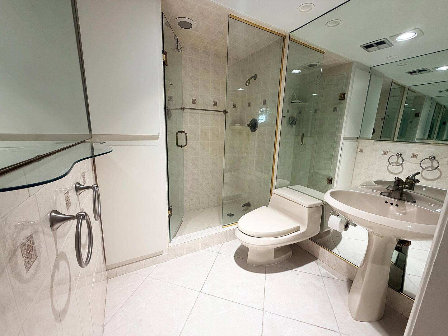 1595 S OCEAN Lane, #182, Fort Lauderdale, Fort Lauderdale, FL 33316 masterbath
