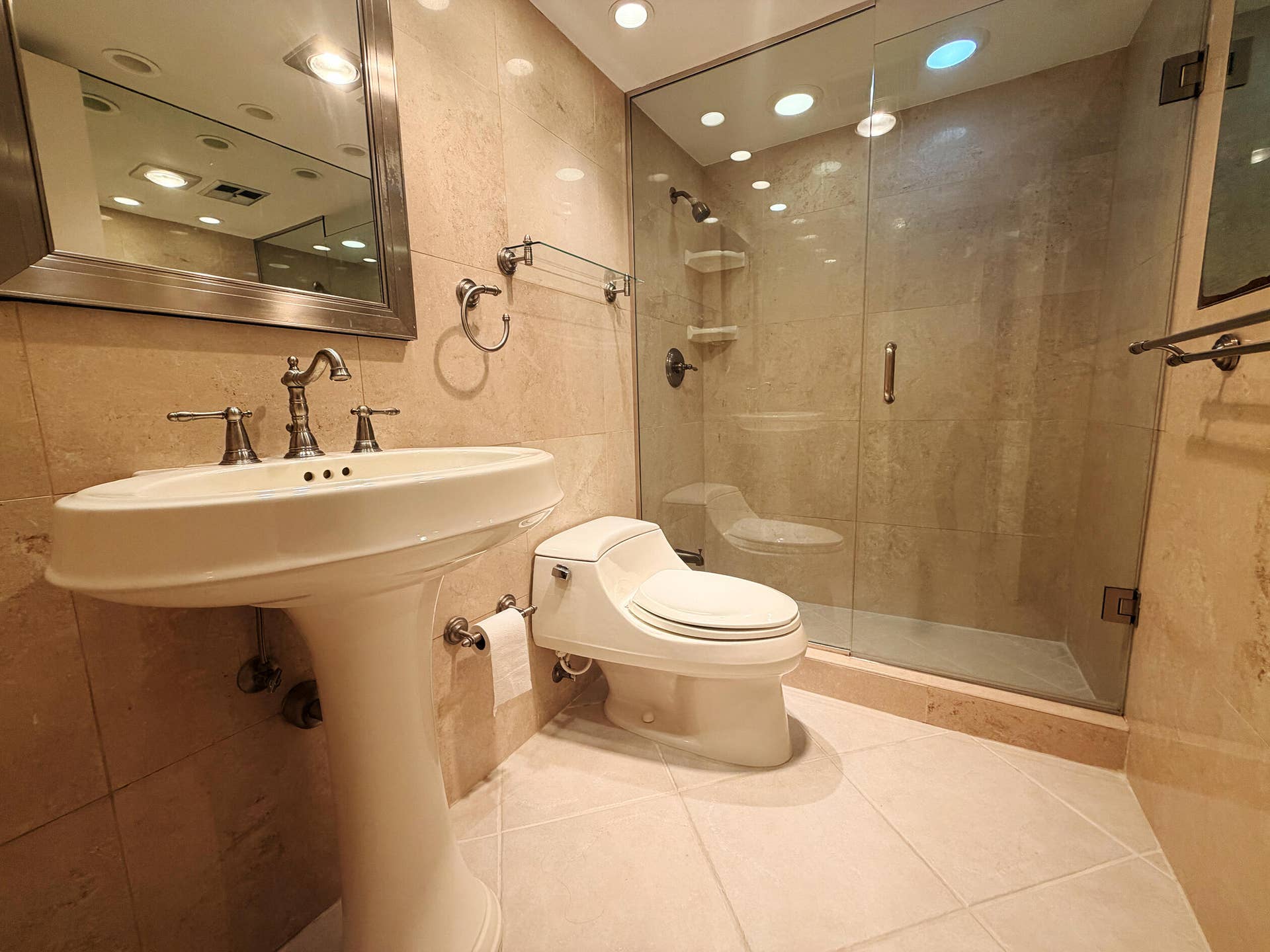 1595 S OCEAN Lane, #182, Fort Lauderdale, Fort Lauderdale, FL 33316 guestbath