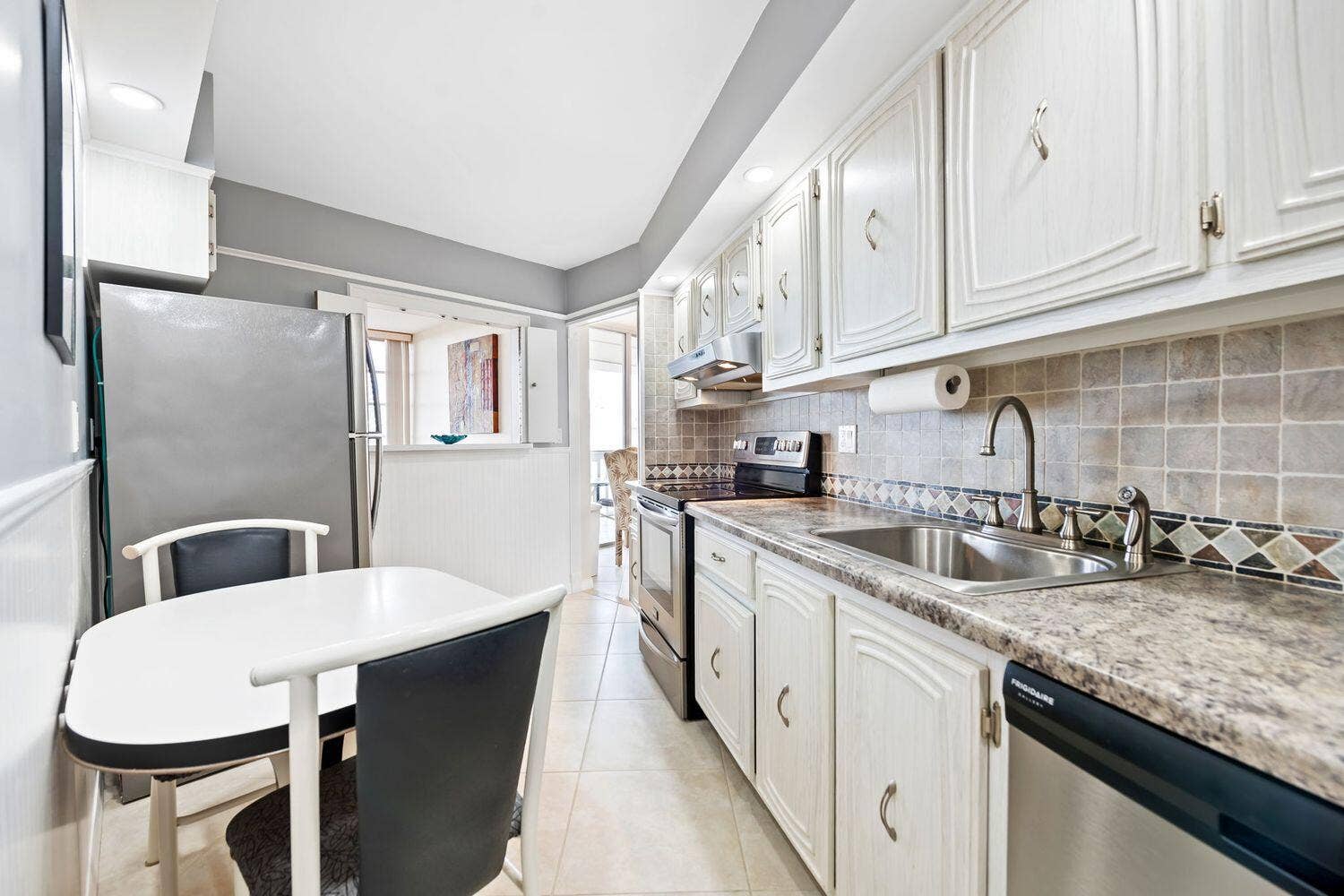 6911 Environ Boulevard, #8K, Lauderhill, FL 33319 Kitchen