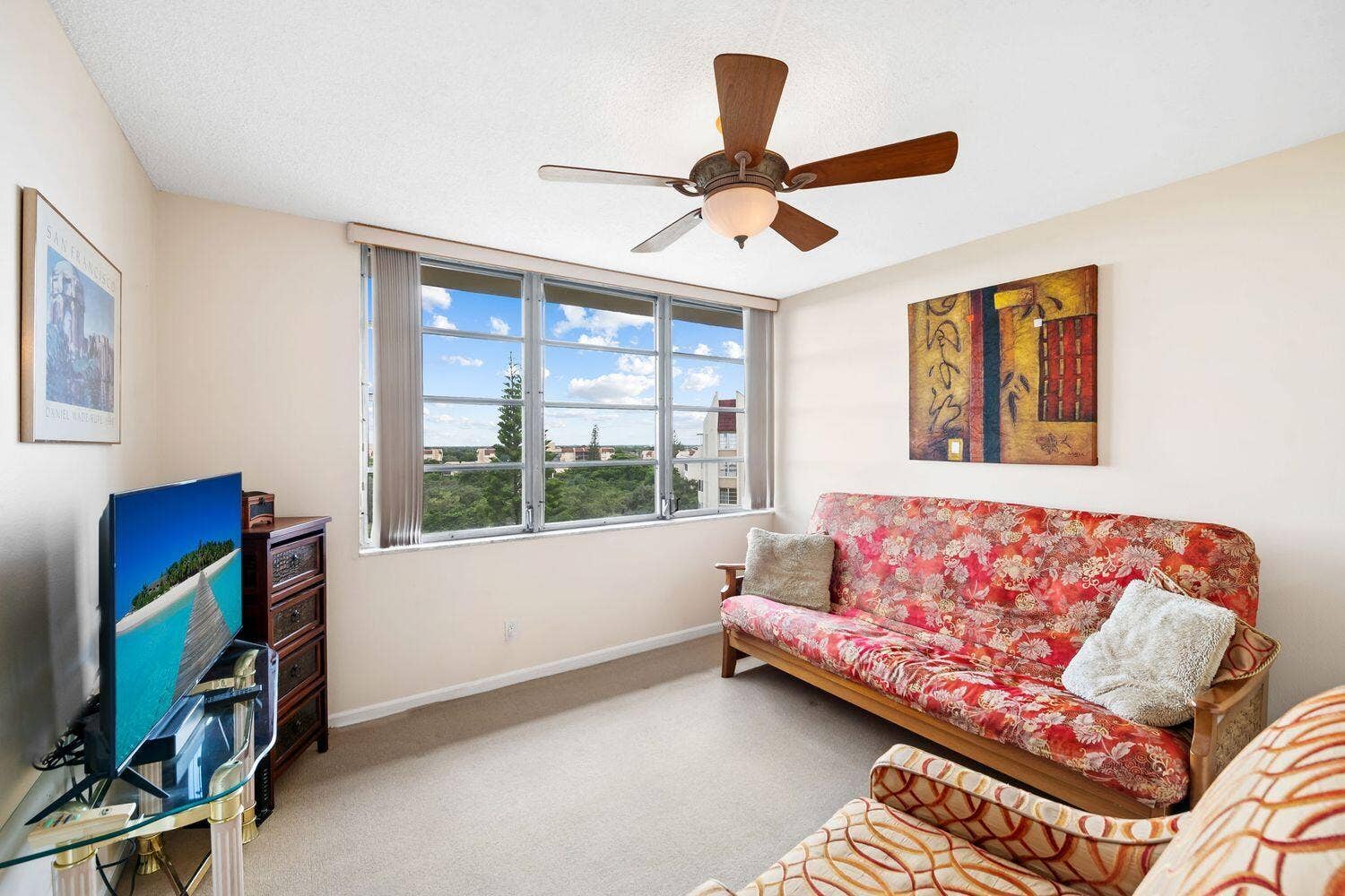 6911 Environ Boulevard, #8K, Lauderhill, FL 33319 Guest Room