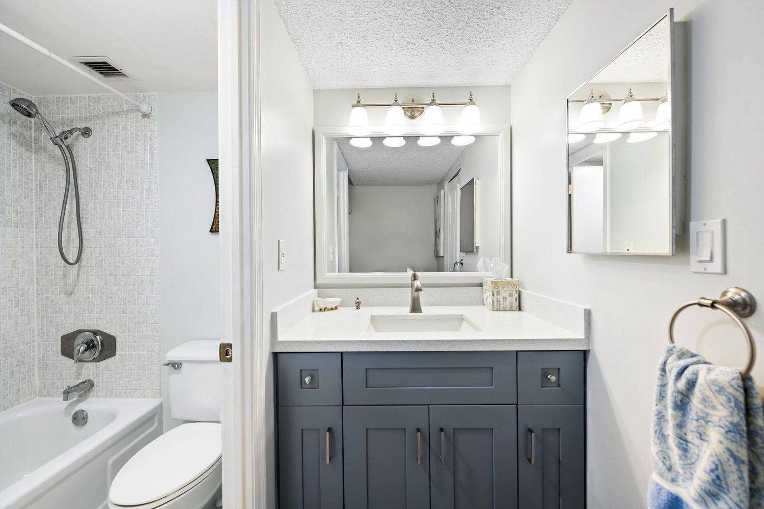 6911 Environ Boulevard, #8K, Lauderhill, FL 33319 Primary Bathroom