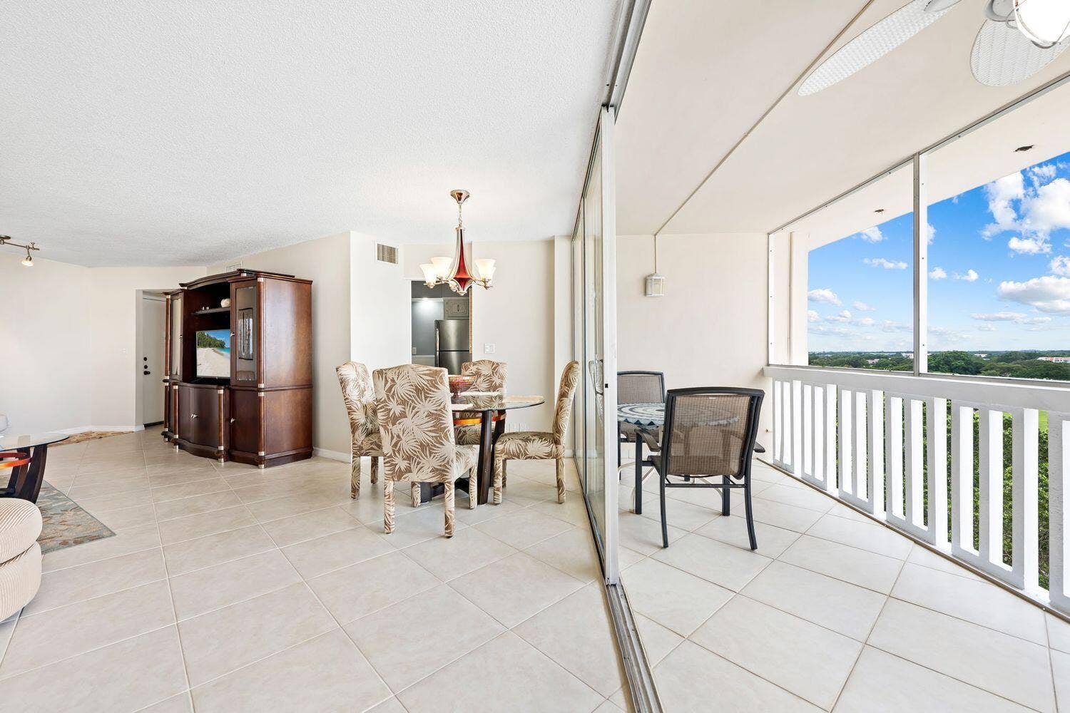 6911 Environ Boulevard, #8K, Lauderhill, FL 33319 In-droor Out-door Space