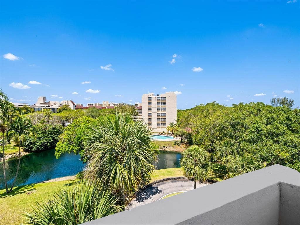 6911 Environ Boulevard, #8K, Lauderhill, FL 33319 Environ pool 2