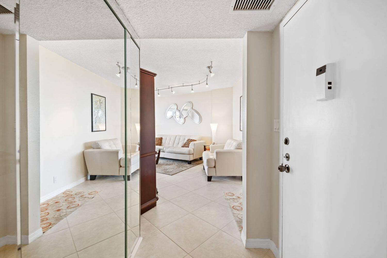 6911 Environ Boulevard, #8K, Lauderhill, FL 33319 Entry