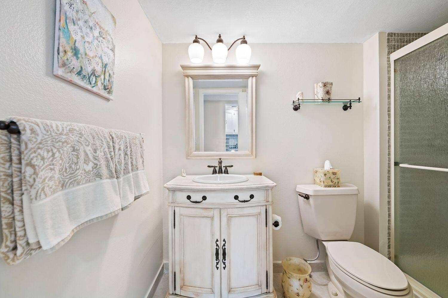6911 Environ Boulevard, #8K, Lauderhill, FL 33319 Guest Bathroom