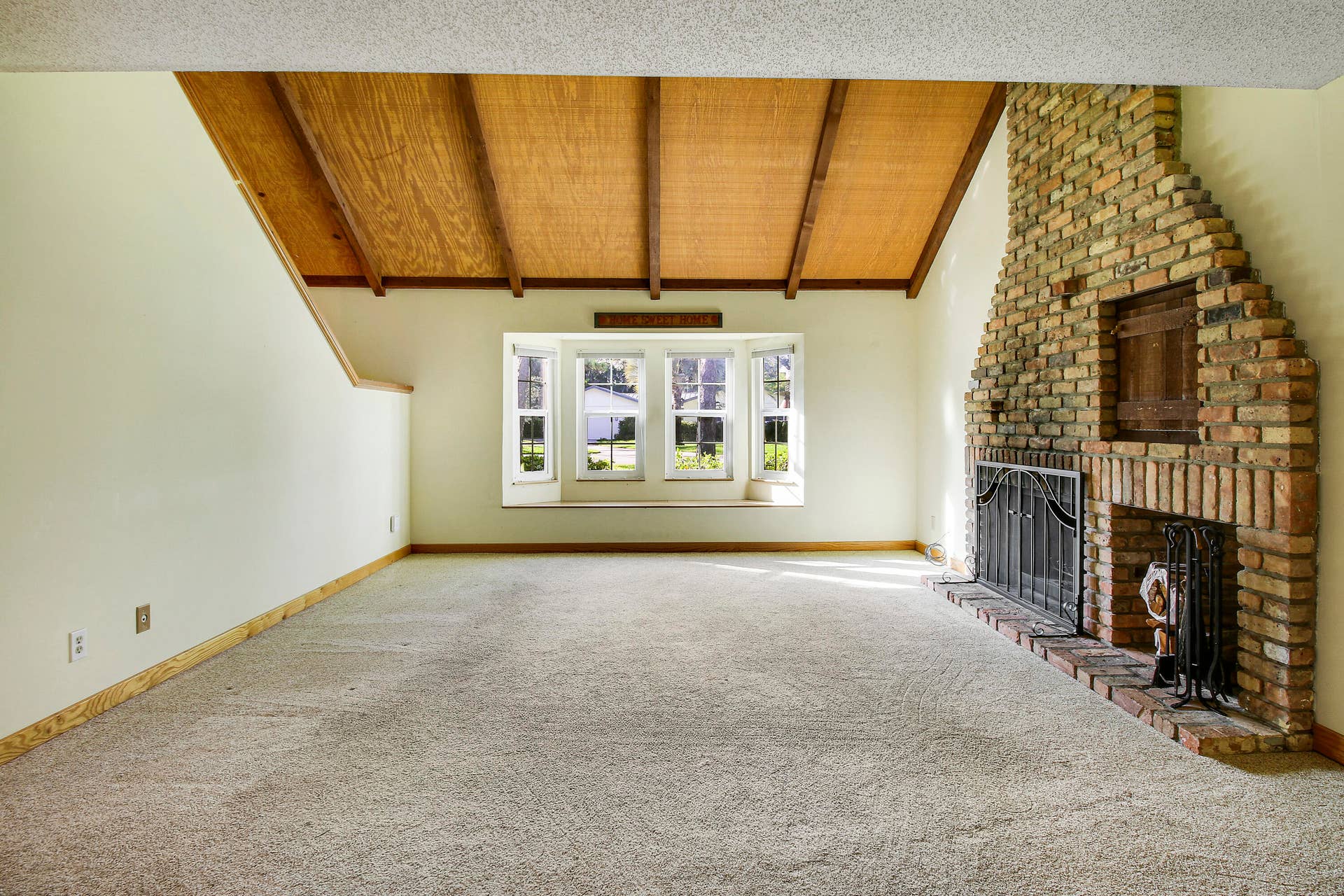 5673 OLD ORANGE Road, Jupiter, FL 33458 Living Room