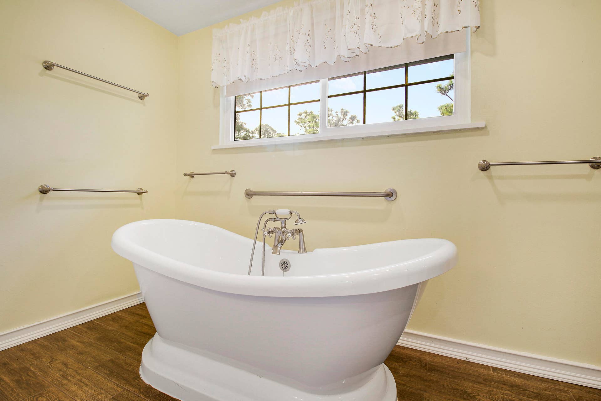 5673 OLD ORANGE Road, Jupiter, FL 33458 Upstairs Bathroom