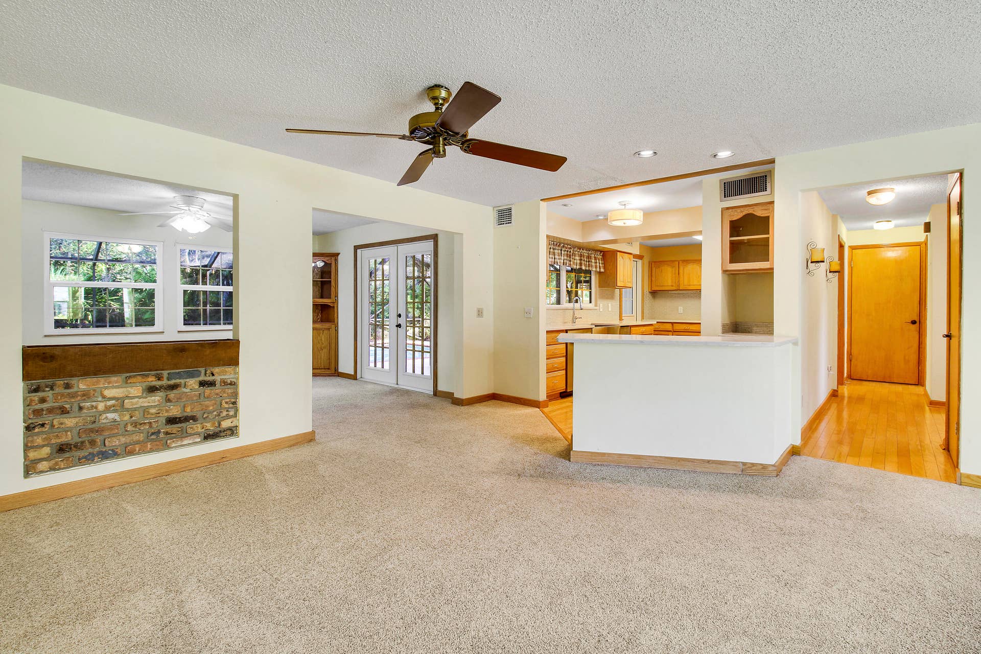 5673 OLD ORANGE Road, Jupiter, FL 33458 Living Room