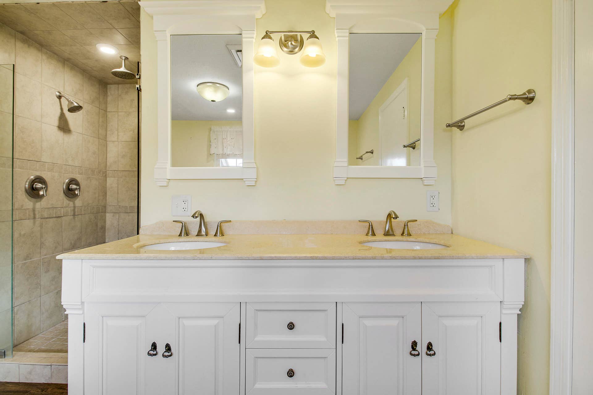 5673 OLD ORANGE Road, Jupiter, FL 33458 Upstairs Bathroom