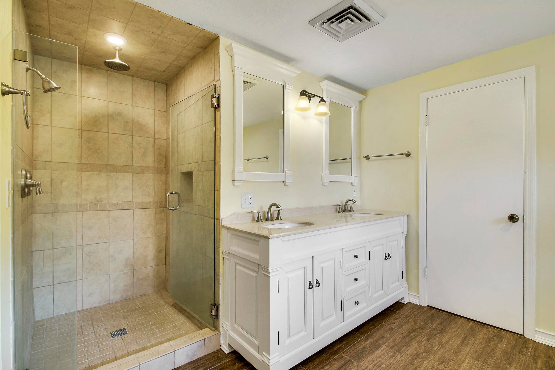 5673 OLD ORANGE Road, Jupiter, FL 33458 Upstairs Bathroom