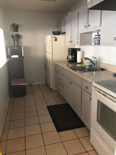 7281 Golf Colony Court, #203, Lake Worth, FL 33467 CLUBHOUSE KITCHEN